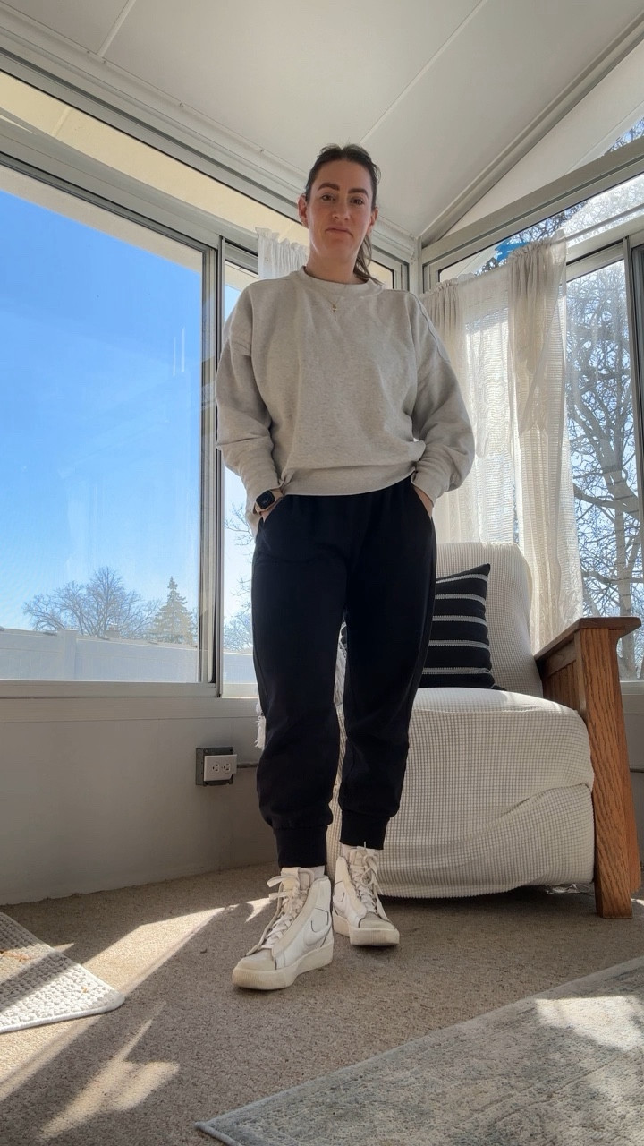Momma’s relaxed 😎 
.
On days when I’m at home, running after my kids and doing chores, I love to be comfortable. Enter my Zella joggers, and soft crew neck from Abercrombie. When I need to leave the house, I slip into my Nike leather hi tops and I’m ready to jet. 


#LTKSeasonal #LTKshoecrush #LTKfitness