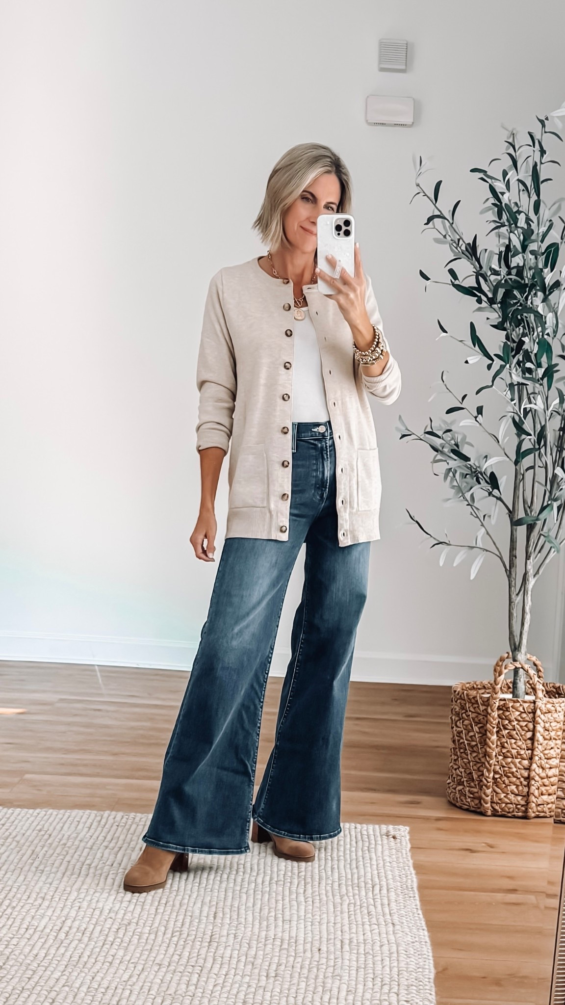 This Amazon cardigan is so good! Looks high end for a lot less! Nice quality, medium weight. Comes in many other colors. Wearing a small 



Amazon fall outfit idea 
Business casual outfit 
Fall outfit ideas 
Everyday look




#LTKSaleAlert #LTKSeasonal #LTKFindsUnder50