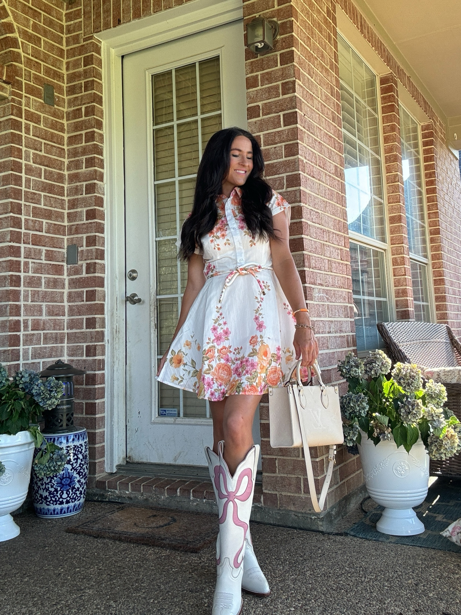 Dress code: hillaryc
Boots code: hillary10