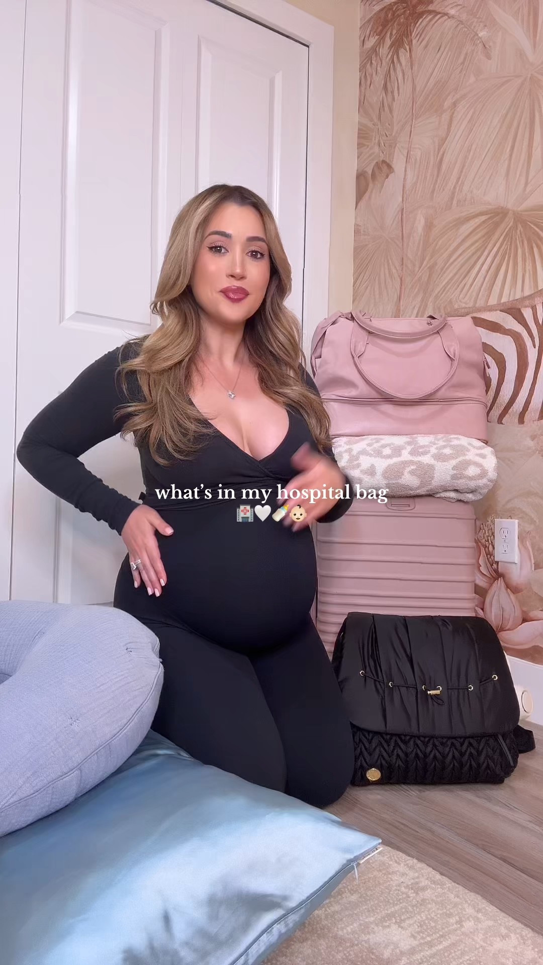 What’s in my hospital bag for delivering as a first time mom 🏥🫶🏼👶🏻 I watched a lot of videos, got recommendations and my cousin is an L&D nurse. Everything is linked below 🤍

#LTKBaby #LTKItBag #LTKBump