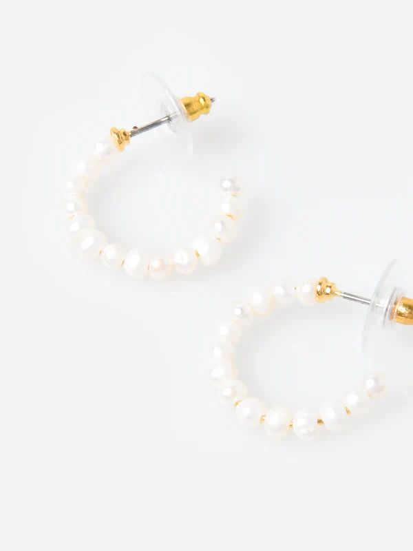 Lele Sadoughi Women's Freshwater Pearl Huggie Hoop Earrings | Saint Bernard