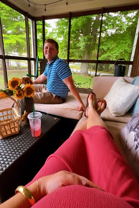 andddd now the hubby’s home 🏡 - which means a front porch lil’ date hehe 🤭 while Judson’s still napping!! 😴 sitting here dreaming about what we want to do out on our land 🌱🌾 - plant strawberries 🍓😍, flower fields 💐🌷… goodness I love this season and dreaming with you, baby!! ✨ happy weekend, y’all!! 🥰🥰