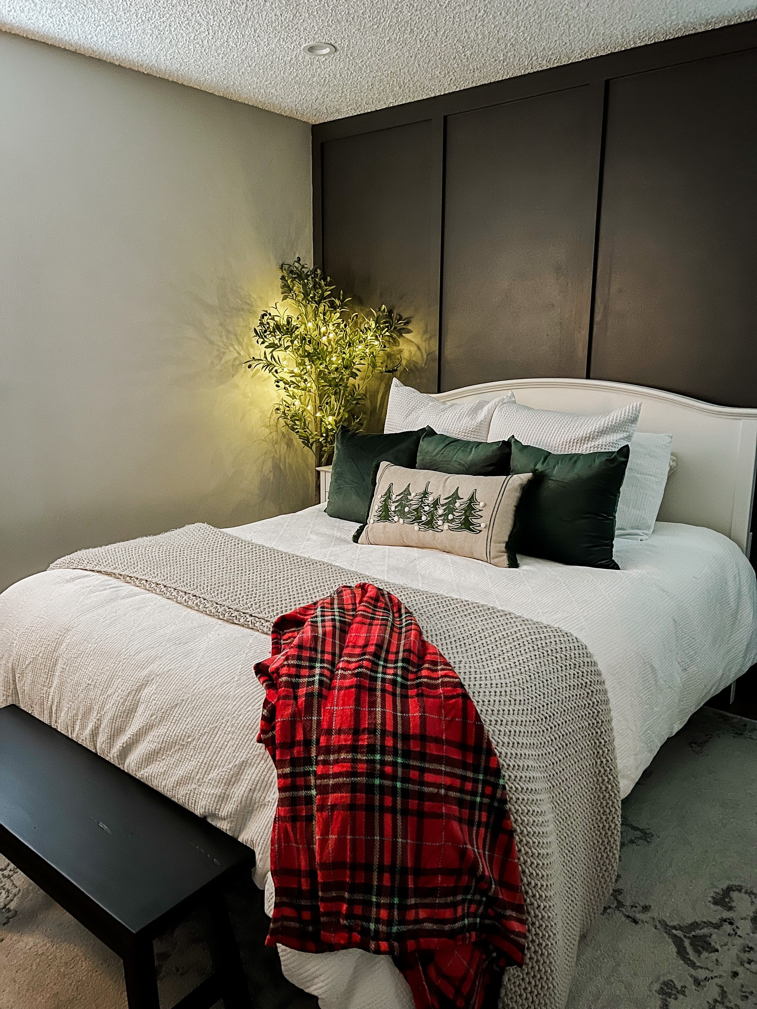 Christmas bedding and bedroom decor 

Christmas throw pillow, Christmas throw blanket, green pillow covers, white duvet cover, white headboard, bed bench, faux olive tree 

#LTKHoliday #LTKSeasonal #LTKhome