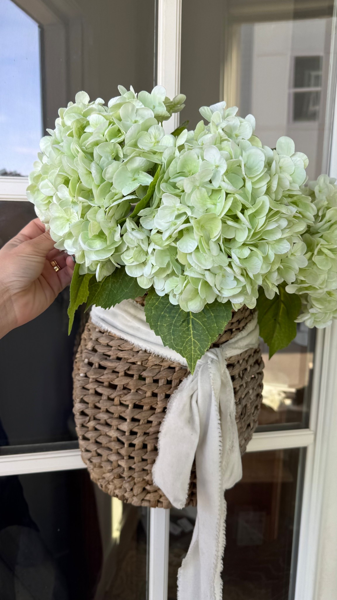 The CUTEST southern front door decor
 🤍💐

Shop Amazons big spring sale for the whole look