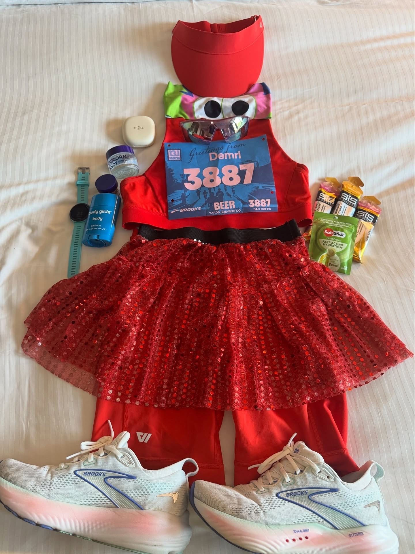 Only thing left to do is run ✨❤️ so excited to run the @philadelphiadistancerun half marathon tomorrow!! Planning on using tomorrow as a tune up race for my fall marathon 🫶let’s goooooo 🏃🏼‍♀️💨 #raceambassador #brooksaffiliate 

(Note I’ll likely take in more gels than what’s pictured here)