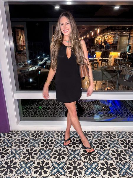 Dinner outfit in the keys, Florida! Dress is super old so I’ve linked other options - heels are Tony Bianco and I am wearing a size 10!

#revolve #tonybianco #heavenmayhem #florida #floridakeys #ootd #ootn #travel

#LTKstyletip #LTKshoecrush #LTKbeauty