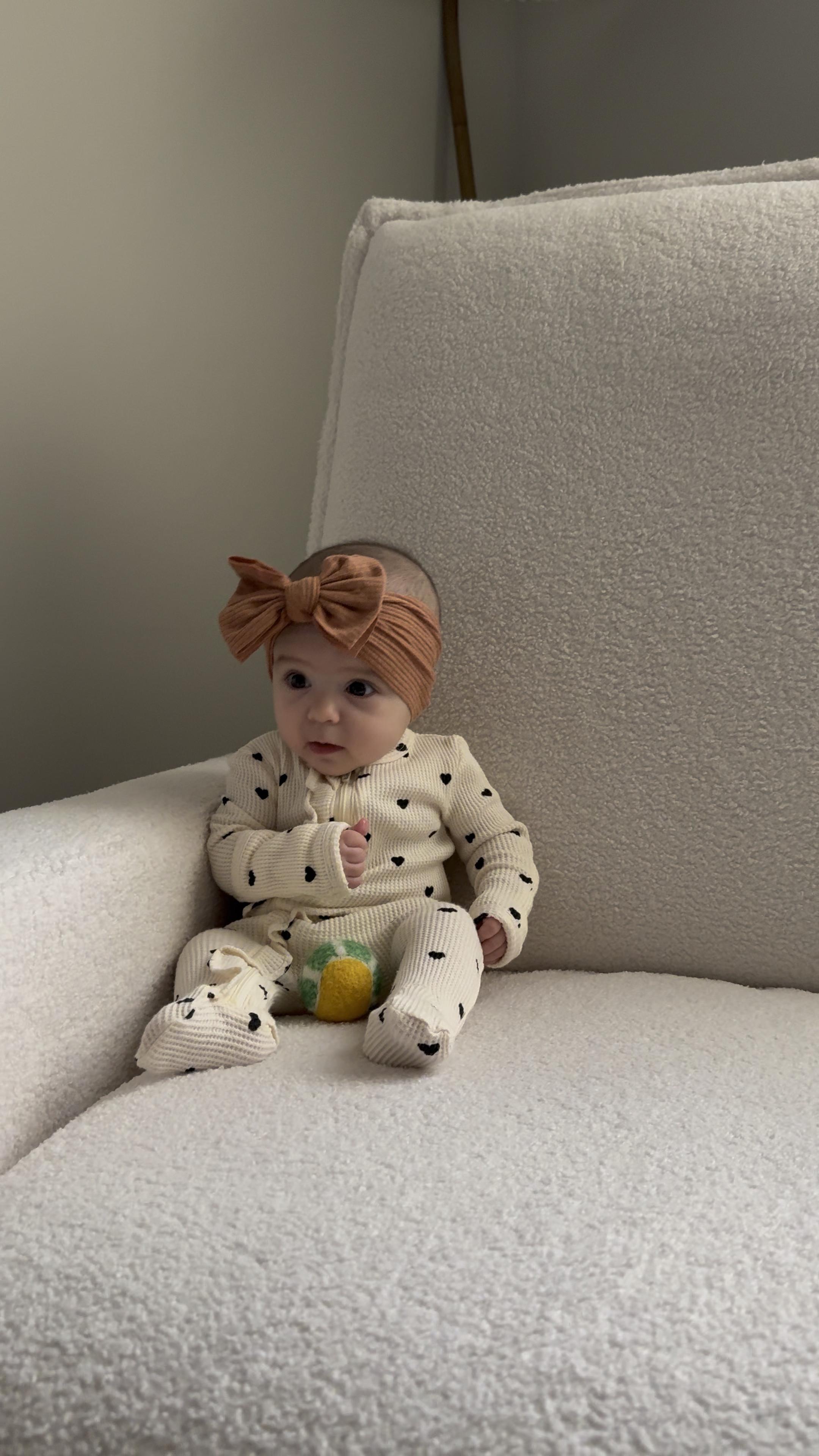 Winnie has tried to play fetch with Banks since day one🥹 I can’t wait for her to be able to throw it back!

Linking her cute onesie, bow and some nursery details!


Baby outfit | nursery | baby bow 

#LTKPets #LTKBaby
