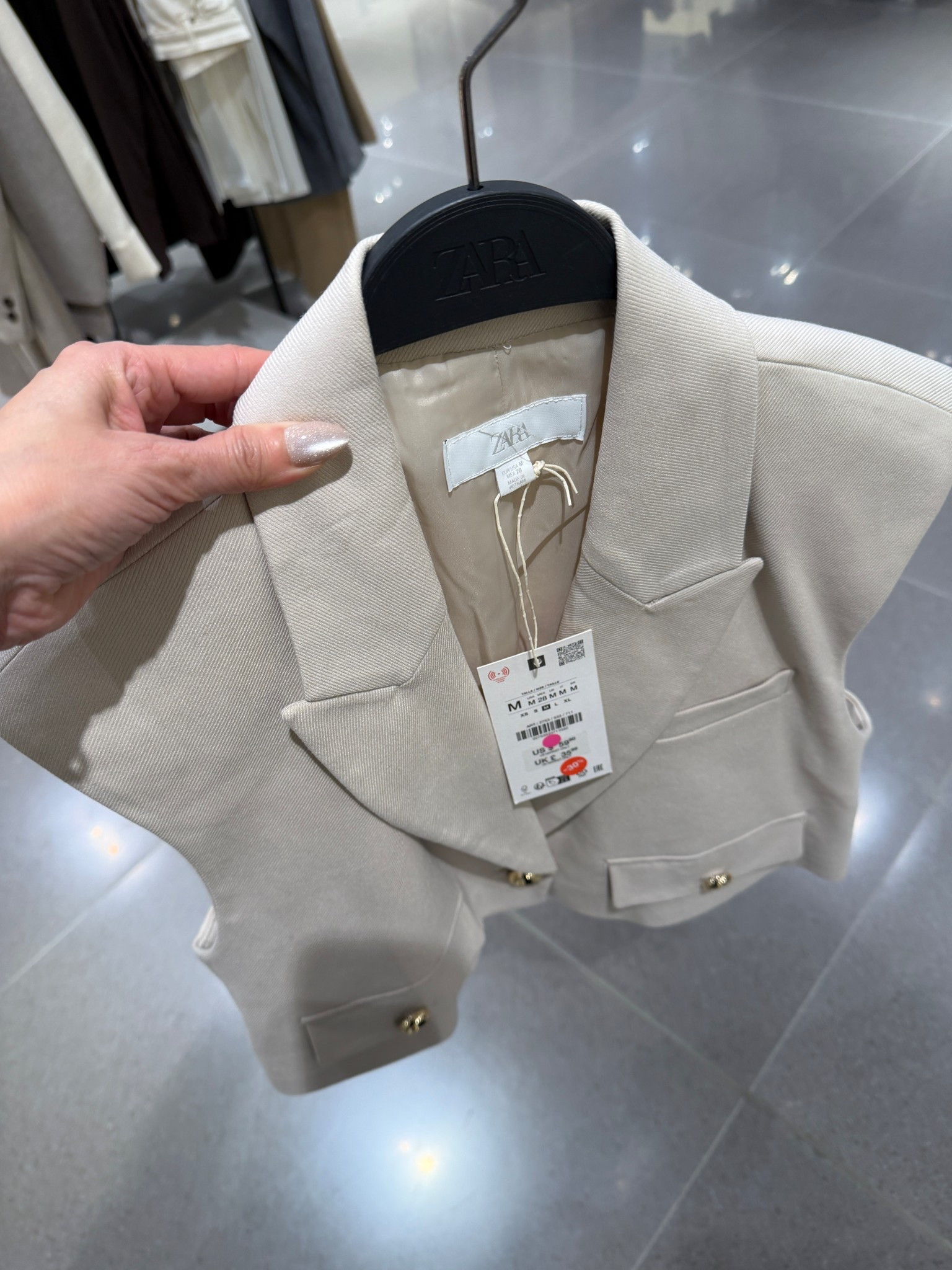 Zara sale #zara #zarasale
Zara vest

#LTKFindsUnder50 #LTKFindsUnder100