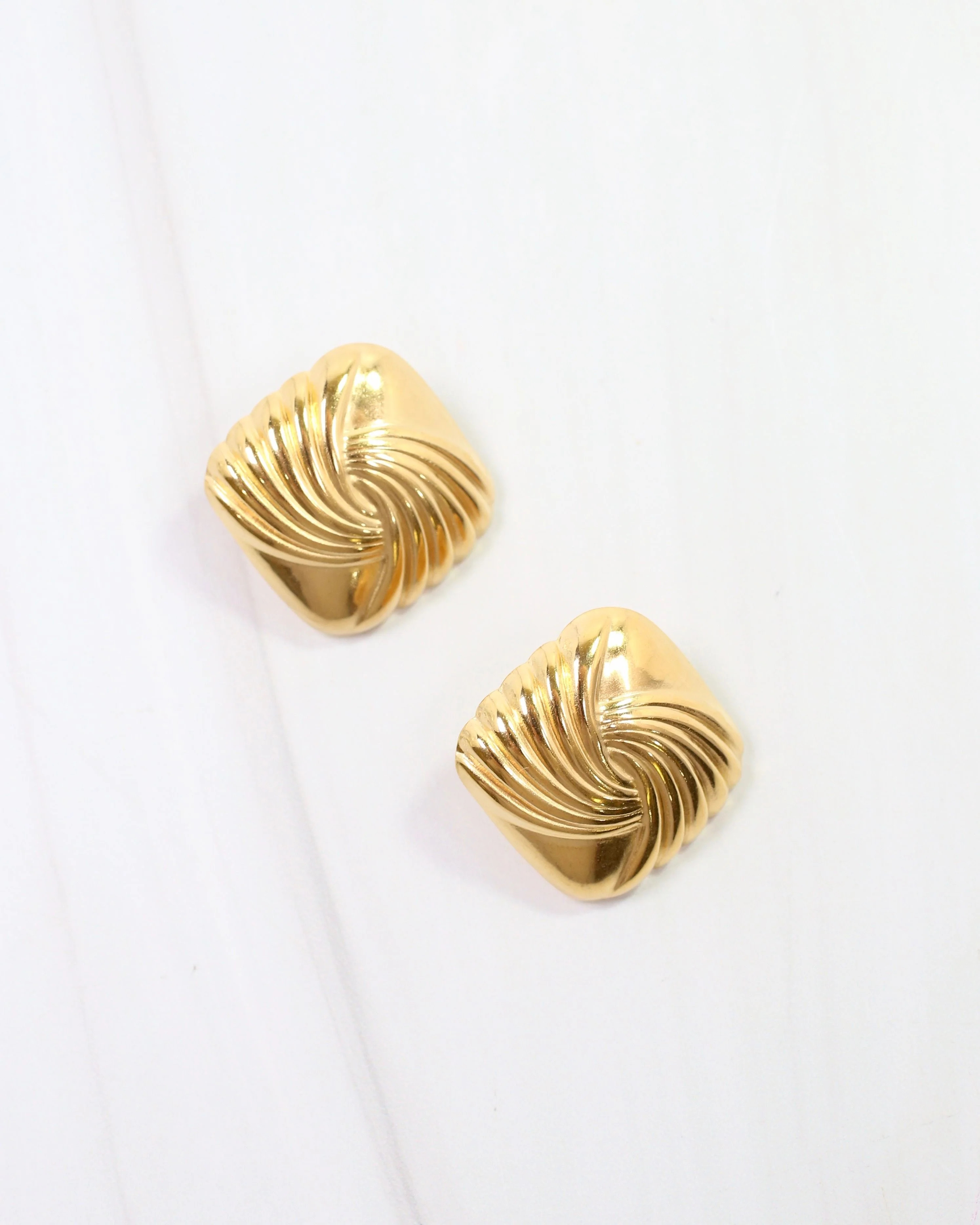 So Chic Square Earring Gold | Caroline Hill