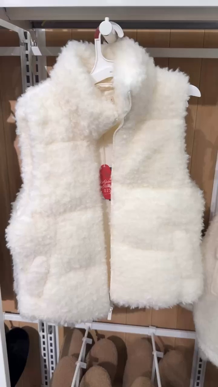 Obsessed with this fur vest at Target 😍🤩

#LTKSeasonal #LTKHoliday #LTKFindsUnder50
