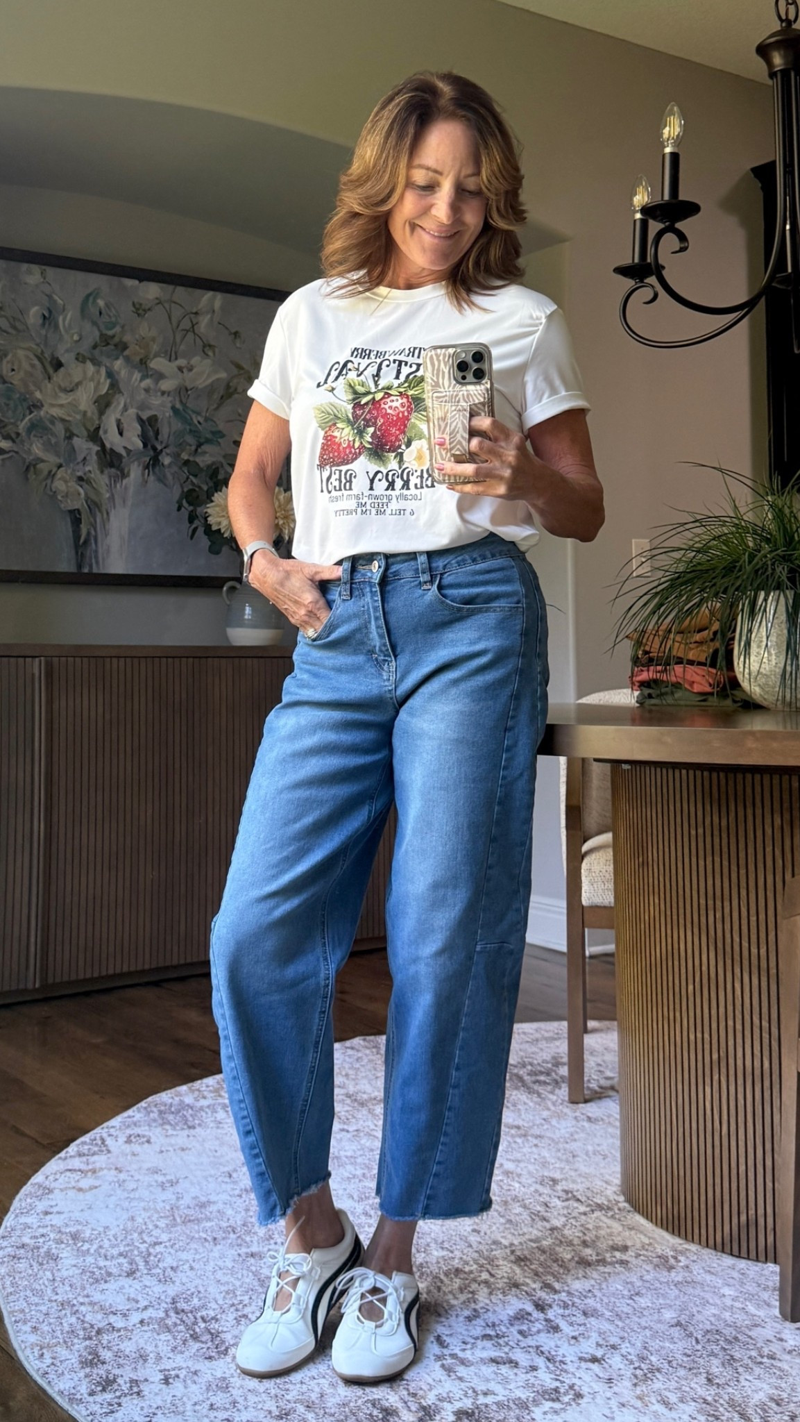 Graphic tee and barrel jeans—perfect for errands and the weekend farmers market.

@modatope