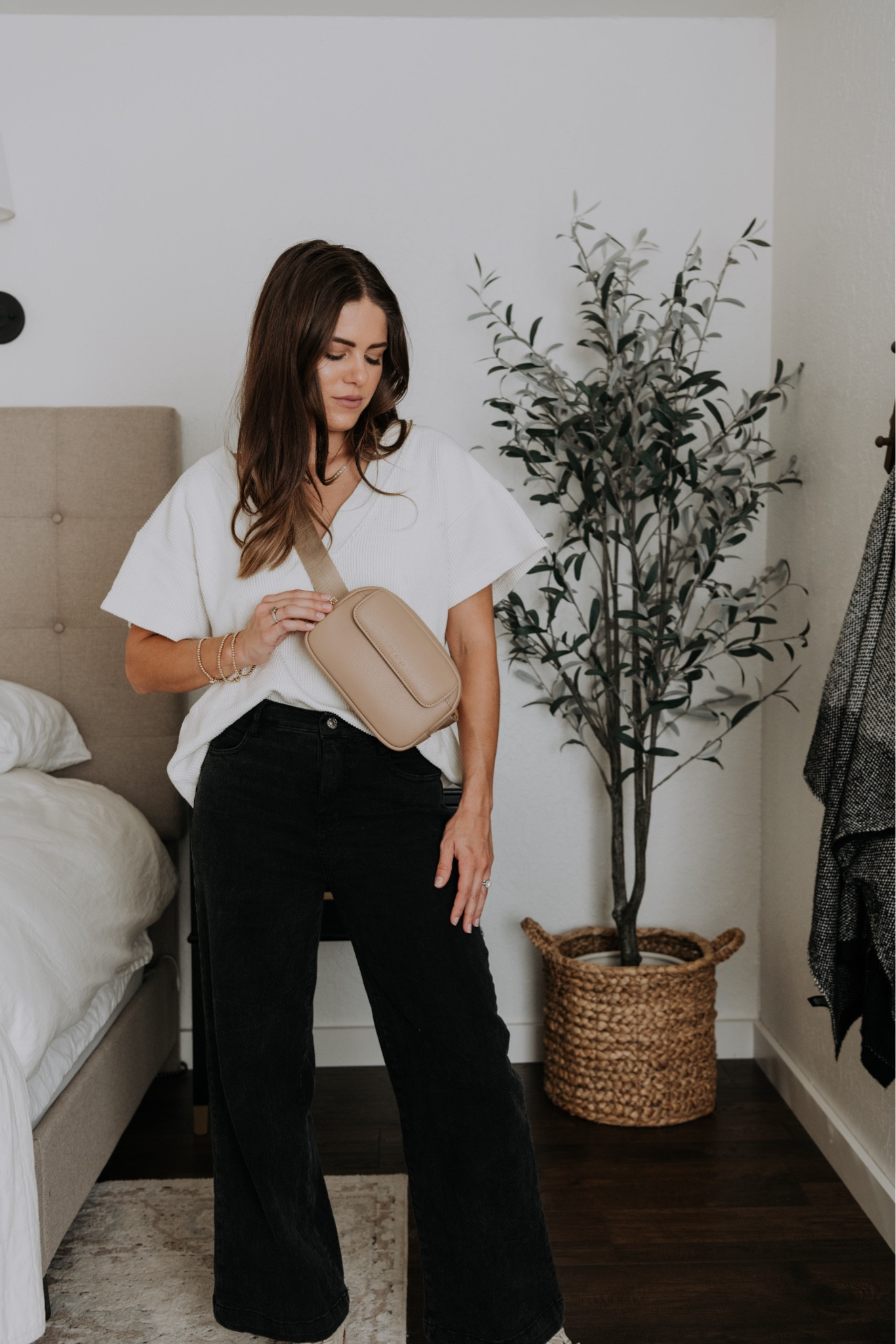 The perfect belt bag for everyday! Vegan leather with so many pockets

#LTKstyletip #LTKitbag #LTKfindsunder100