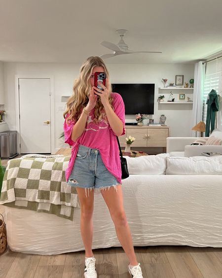 My go to chill comfy outfit!! (Also the BEST shorts) 