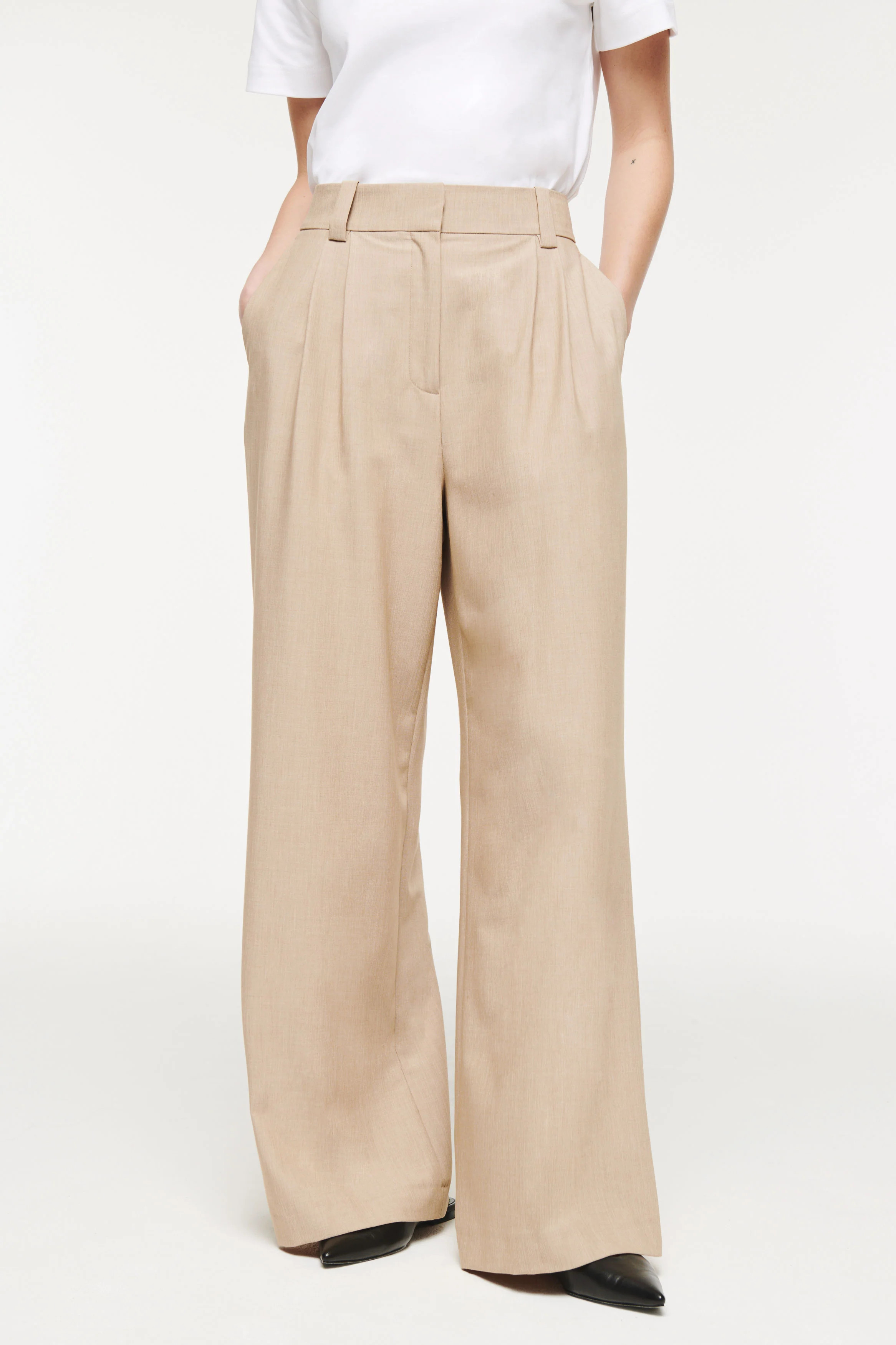 Maggie | Wide Leg Trousers in Beige | ALIGNE | Aligne UK