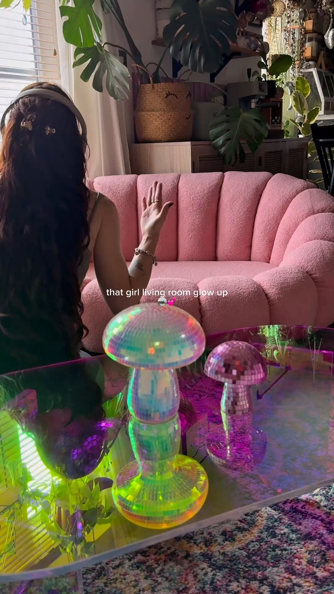 my living room feels completely new this week ☁️🪩🩷

can you tell how excited I am in this video? 🤪💕
which one do you love most? ☺️🧚

#livingroomdecor #thatgirlvibes #homedecor #cozyhome  
#roommakeover #pinkdecor #homeinspo 
