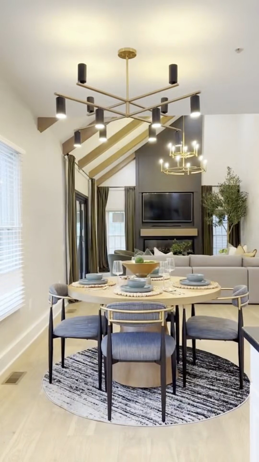 Dining room styling ideas 🫶🏾

#LTKHome #LTKSaleAlert