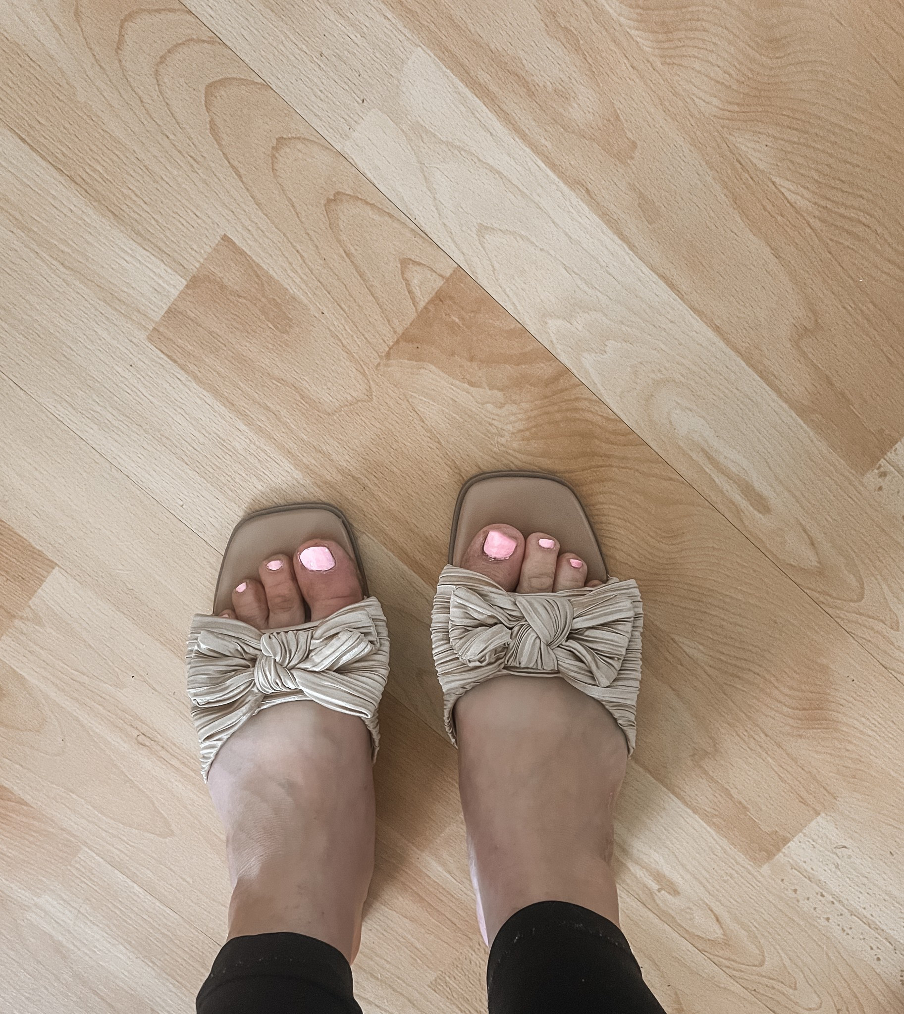 Old Navy 🇨🇦 knot tie sandals are gorgeous! TTS and SO comfortable

#summer #spring #sandals #shoes

#LTKSummerEdit #LTKShoeCrush