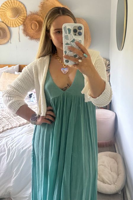 Favorite new dress you will not want to take off! And of course forever favorite accessories🐚✨

#summerdress #dress #boho #summer #travel #vacation #jewelry #necklace #phonecase #shellphone #summeroutfit 


#LTKFindsUnder100 #LTKFindsUnder50 #LTKTravel