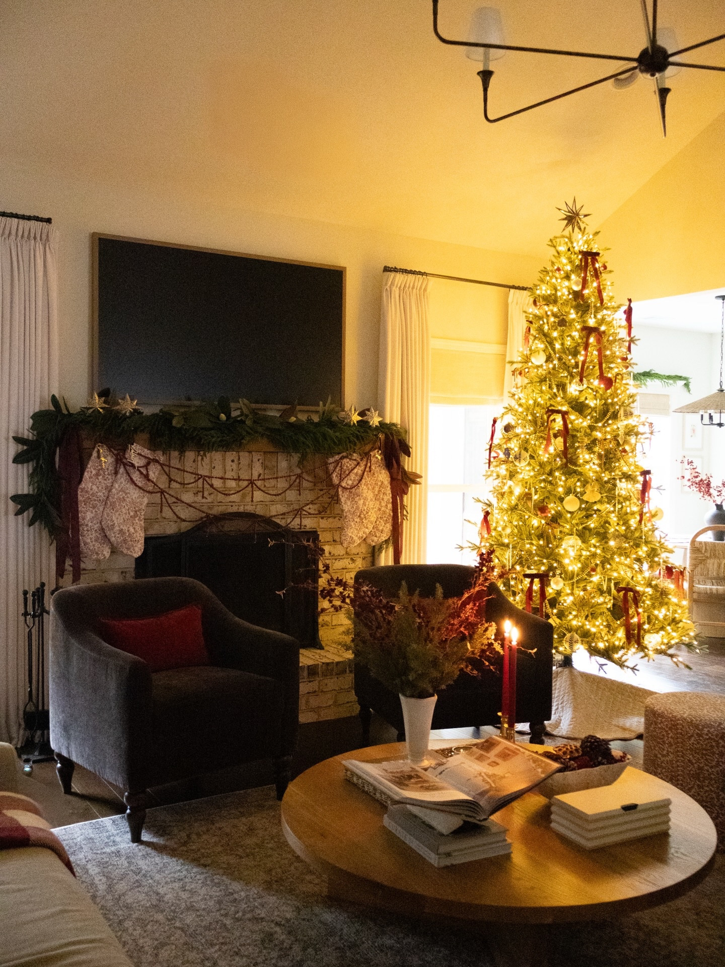 This year’s Christmas mantel features layers of Norfolk pine and cedar greenery, magnolia stems, warm metallic accents, soft textures, and a few classic holiday pieces. ♥️🎄

What’s one staple you ALWAYS add to your Christmas mantel? 

#christmasmanteldecor #holidayhomestyling #cozychristmashome