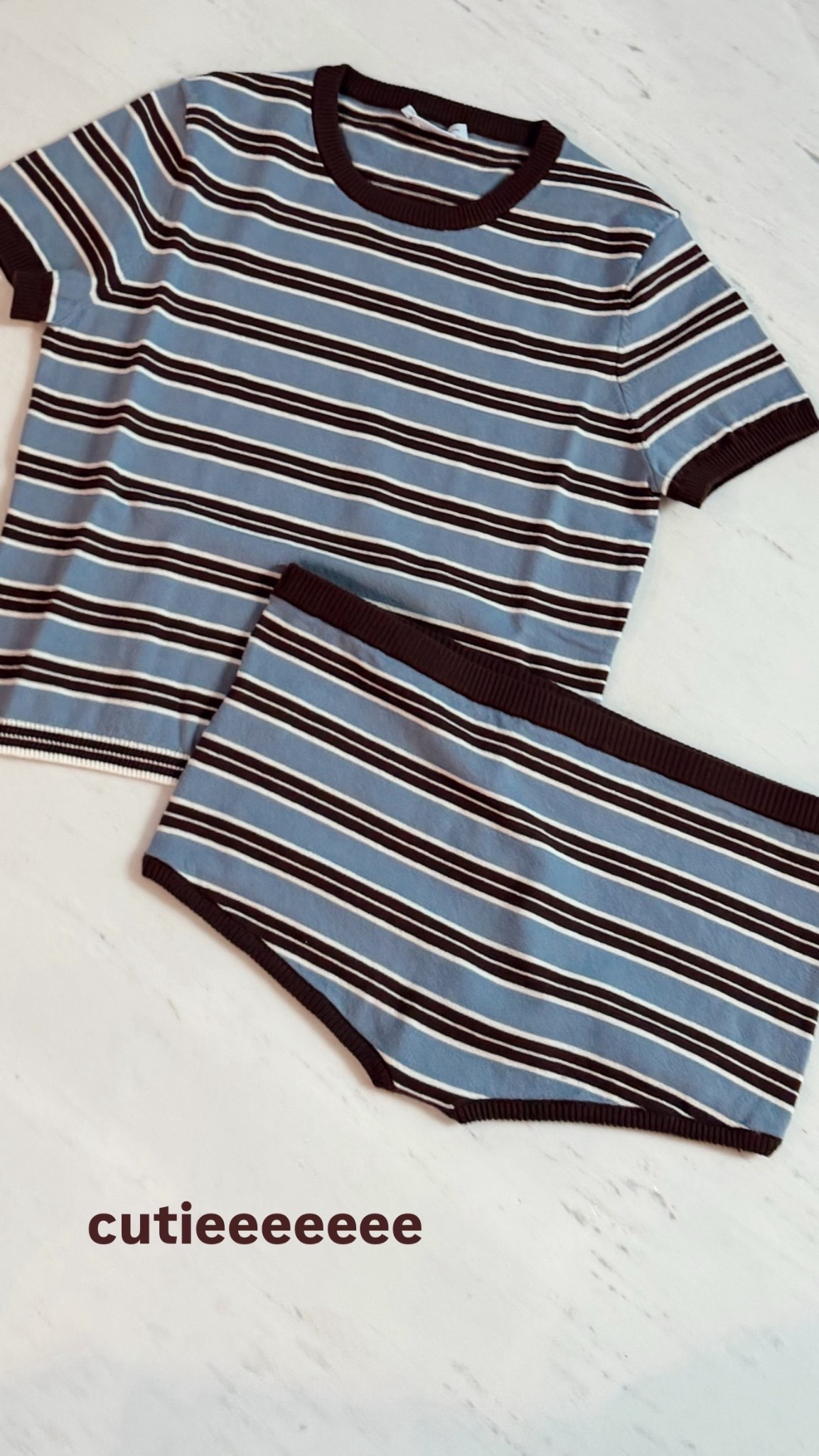cutieeeeeee, loving all the stripes 


 

 