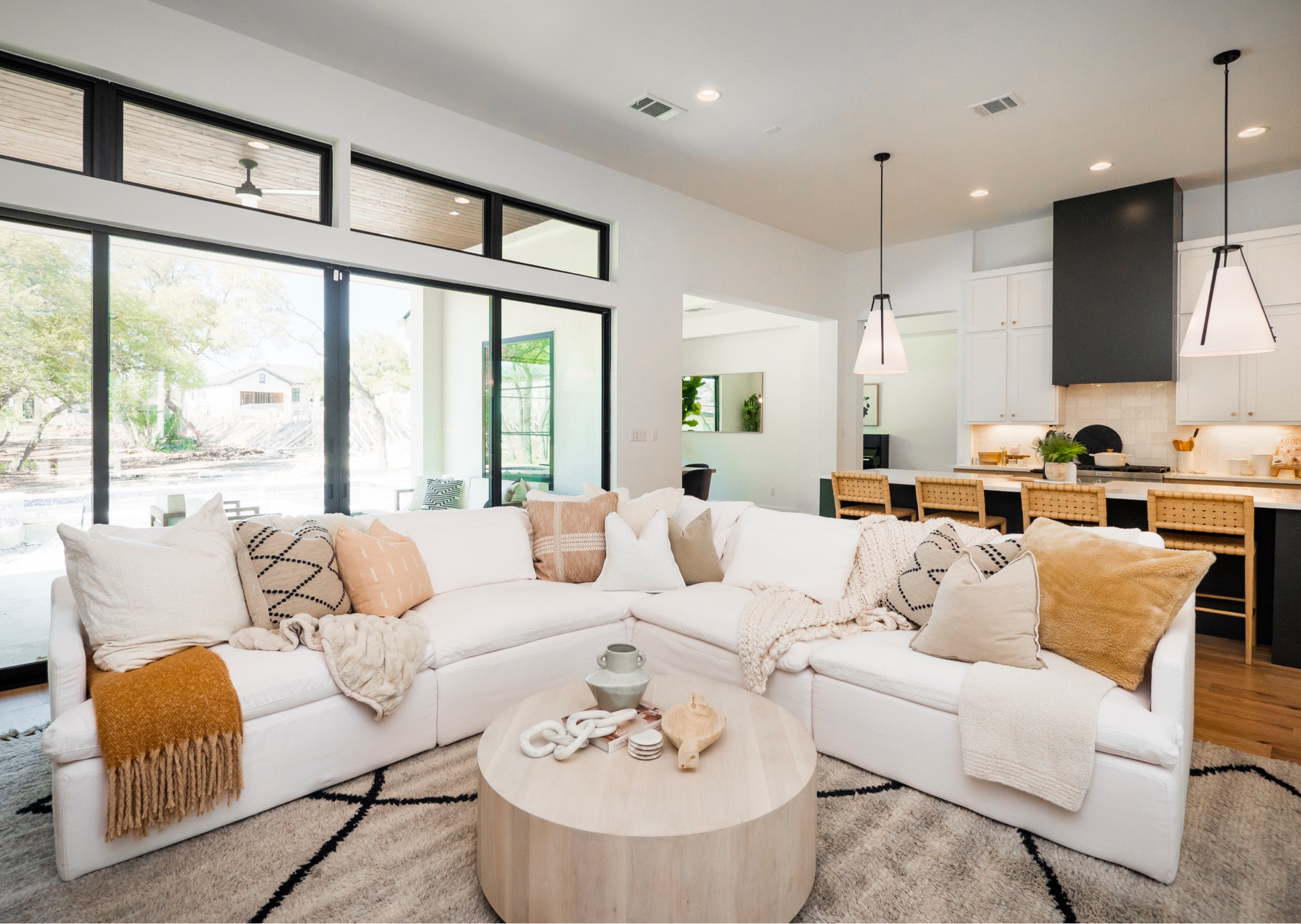 I love it when my clients tell me their guests feel like they’re on vacation when they visit. 🥰 Mission accomplished. 

#LTKhome