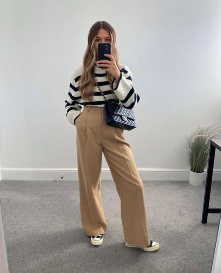 Ways to wear a stripe jumper this AW 🖤

Wear with a pair of tailored trousers for a chic outfit which is also my go-to workwear look.



#LTKstyletip #LTKSeasonal #LTKeurope