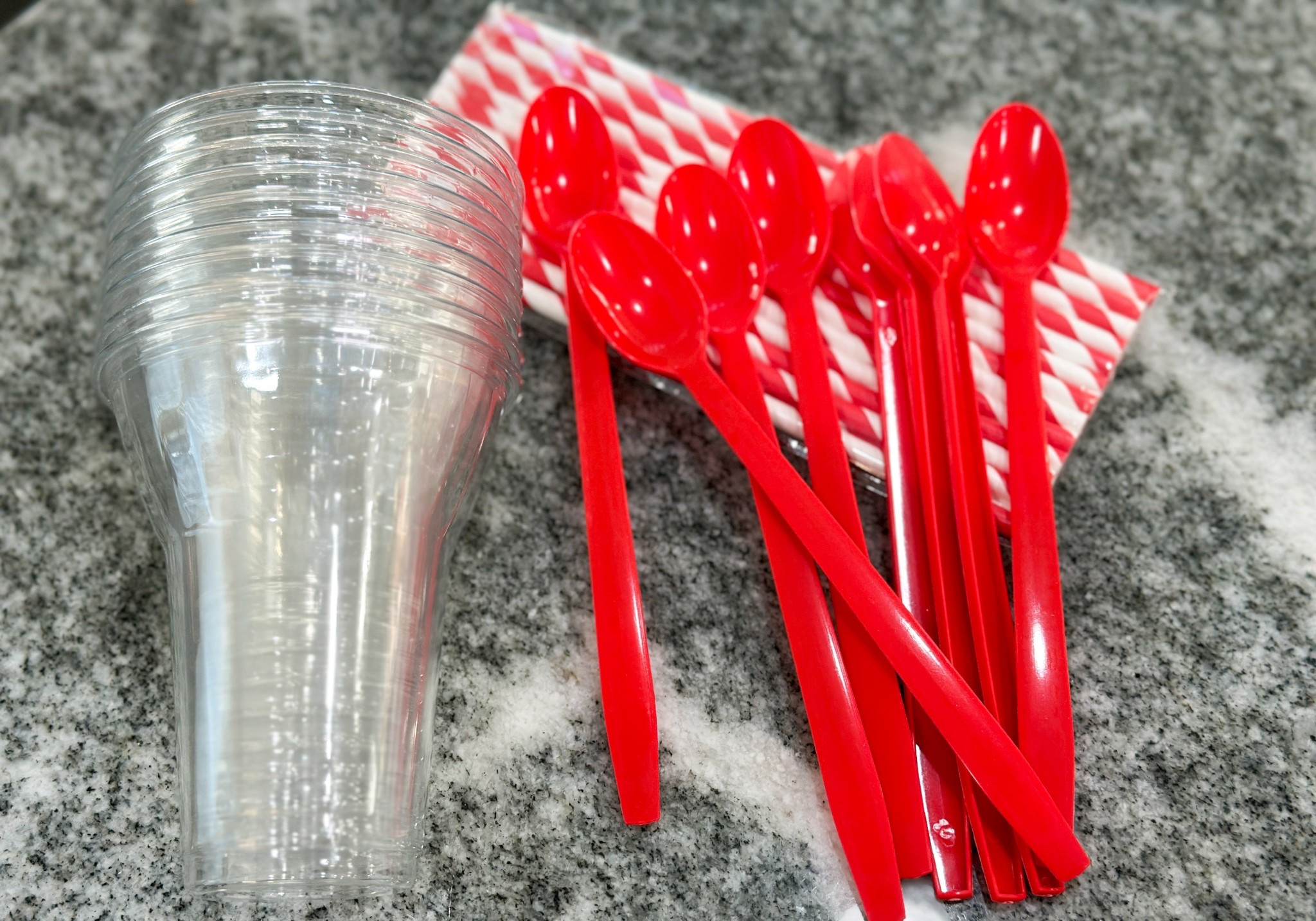 Holiday milkshakes on deck. This cup, straw and spoon set is perfect to serve your milkshakes. #milkshakes #holidays #athomewithdsf #cups 

#LTKHoliday