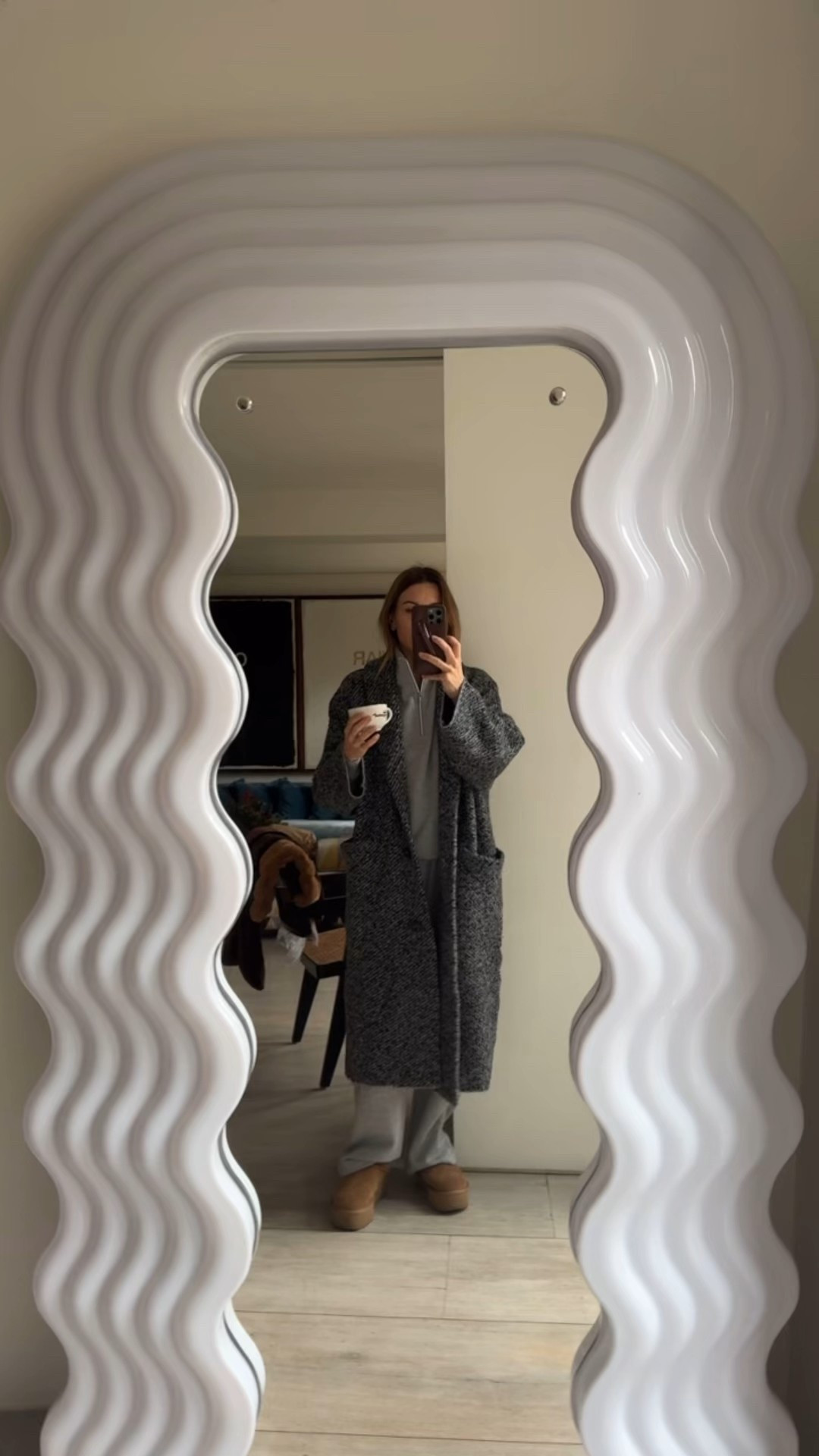 Very IMPORTANT - ALO sweats run huge. I’m wearing the sweatshirt and sweatpants in XXS. 

The Zara coat sweater cardigan is size Small. 