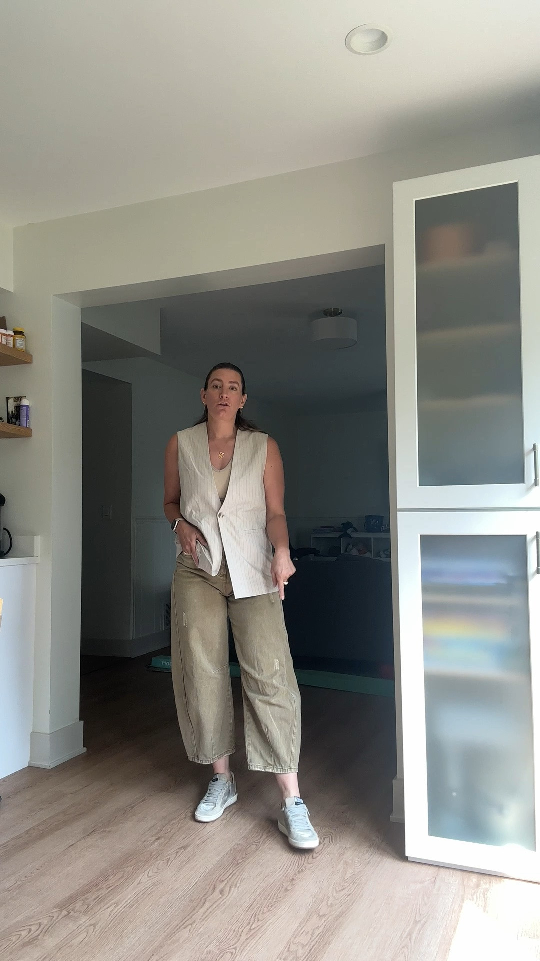OOTD: simple swaps

Heels or sneakers, your outfit can work with both. To keep the polished style of the outfit, I chose a dressy sneaker 👟 vs a typical running or relaxed shoe.

#LTKootd