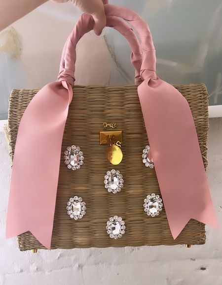 Wow wow wow! The most beautiful bag for spring and summer!  

Straw bag
Pink bag
Wicker bag
Summer style 
Rhinestone bag 

#LTKFind #LTKSeasonal #LTKitbag
