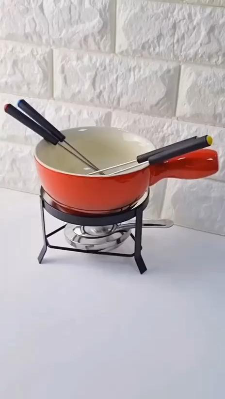 A panela de fondue é ideal para criar momentos especiais, nesse tempinho neh? Derreta queijos, chocolates ou carnes e desfrute de uma refeição compartilhada com estilo e sabor!

#LTKVideo #LTKbrasil #LTKhome