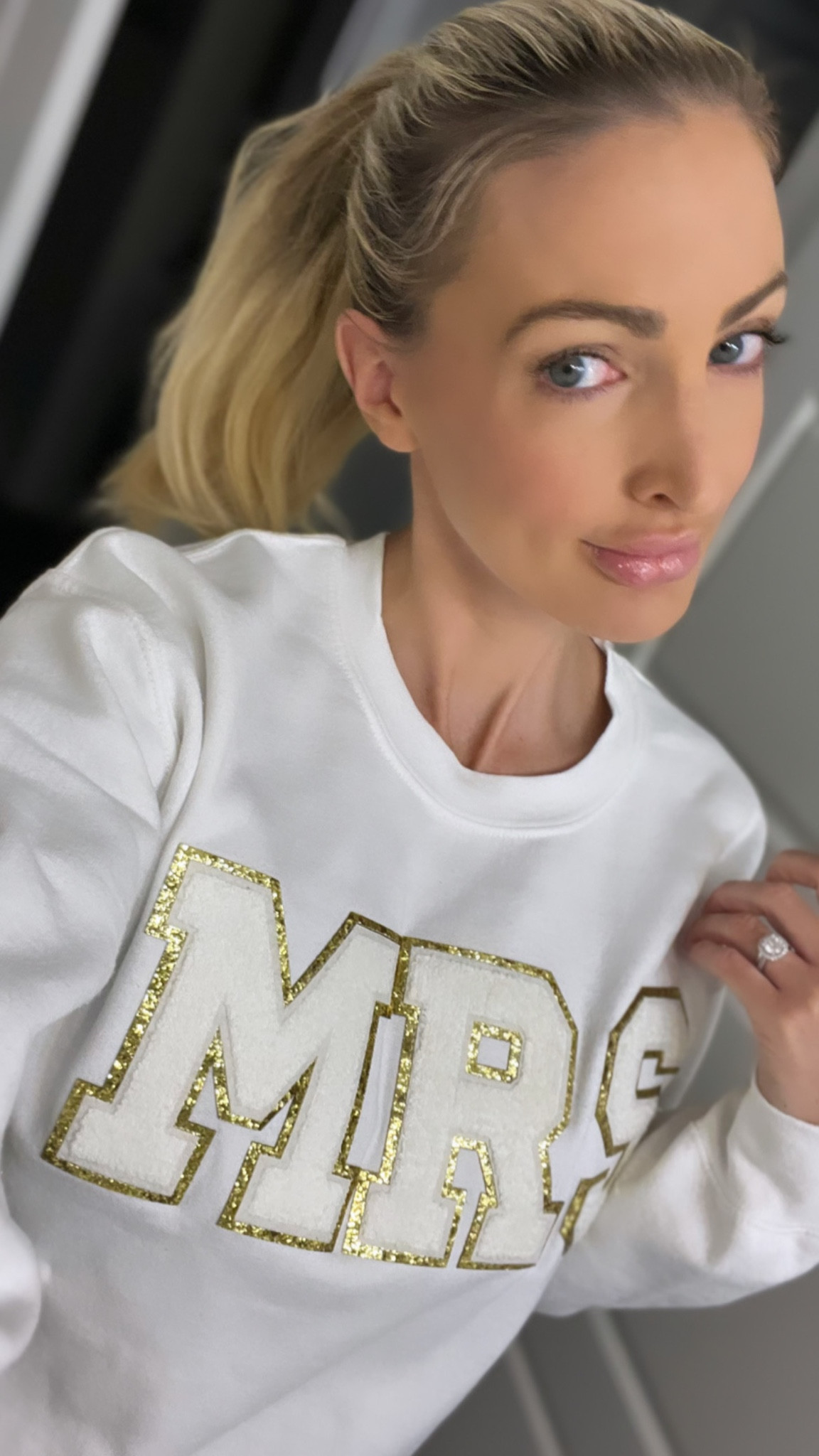 Mrs. Sweatshirt

Bride to be
Engagement gift
Wedding gift
Bachelorette
Chenille patch sweatshirt
Bride gift
Wedding
Bride

#LTKstyletip

#LTKwedding #LTKFind #LTKunder50