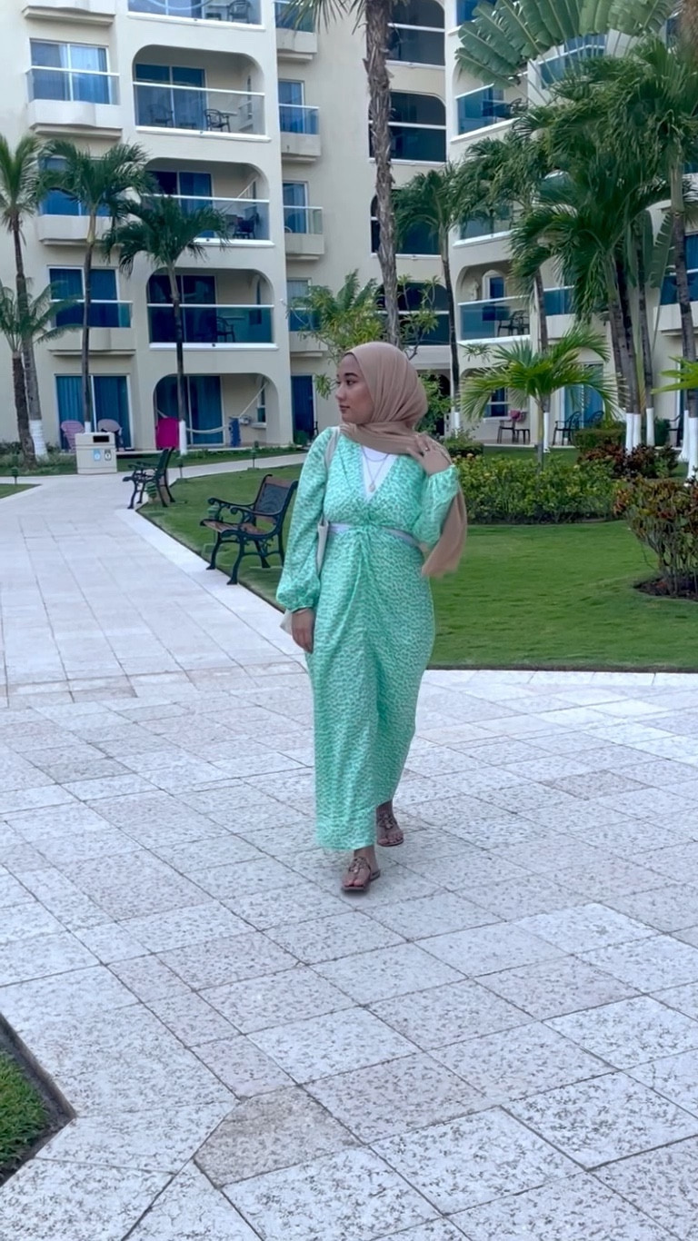 modest tropical outfit 👗 


#LTKunder100 #LTKfit #LTKtravel