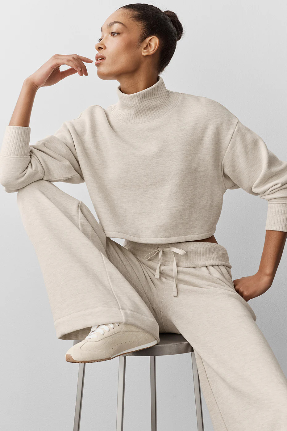 ALO | Cropped Serenity Coverup Sweatshirt in Oatmeal Heather, Size: 2XS | Alo Yoga