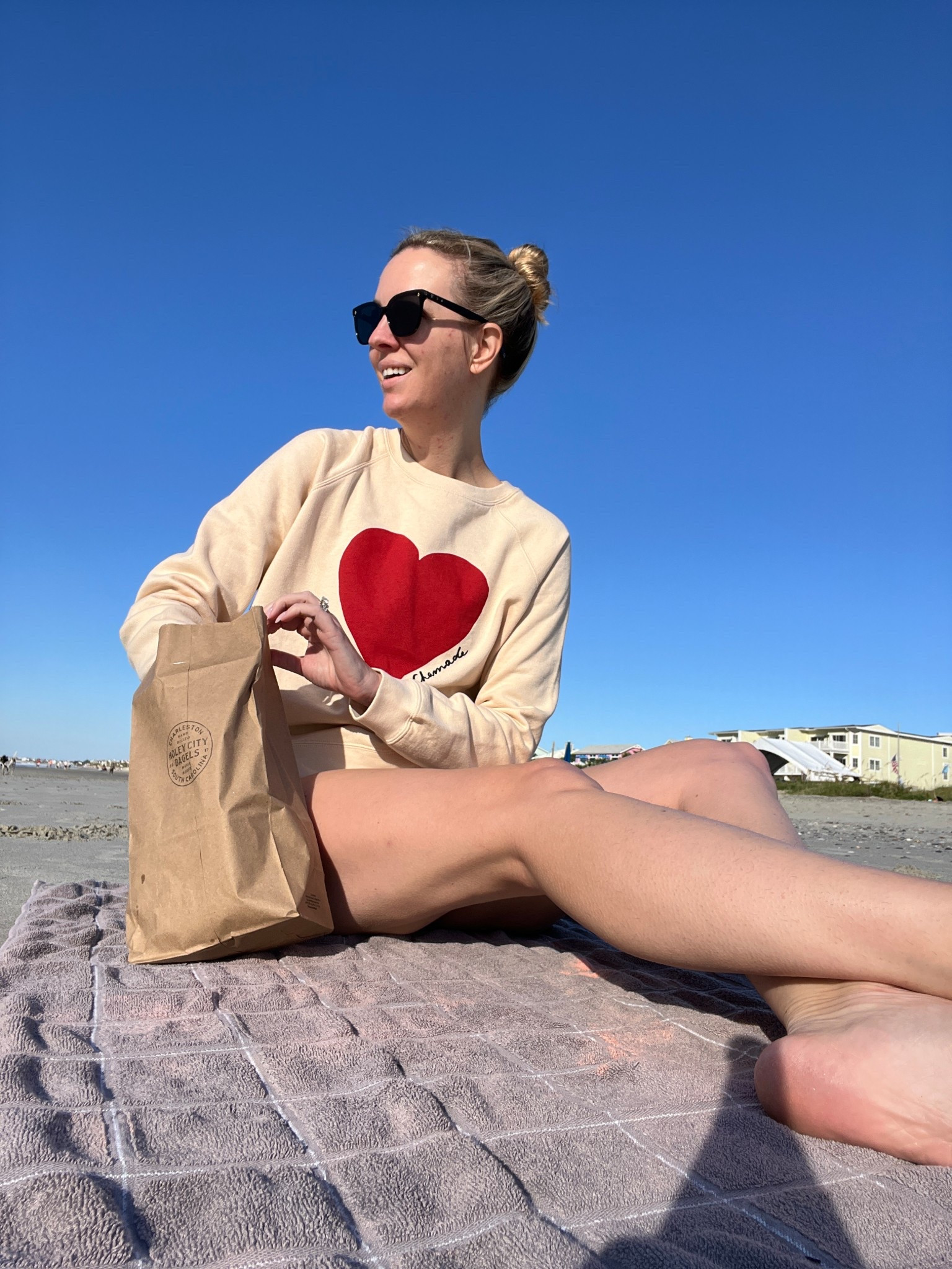 The chicest little sweatshirt. La chamade.

5’8 0-2
wearing size small 

#LTKOver40 #LTKSeasonal #LTKTall