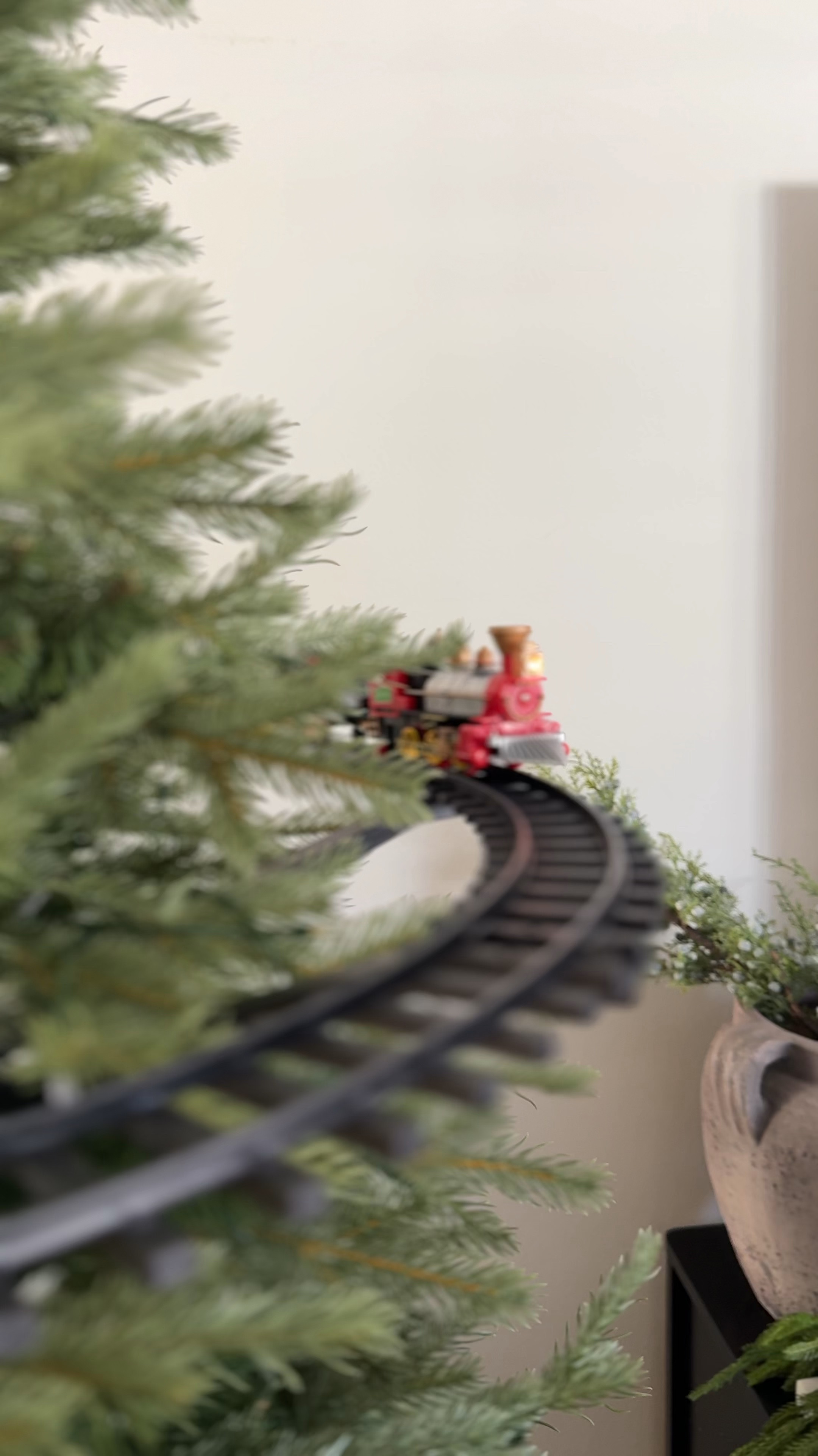 🎄

#LTKGiftGuide #LTKHoliday #LTKWatchNow