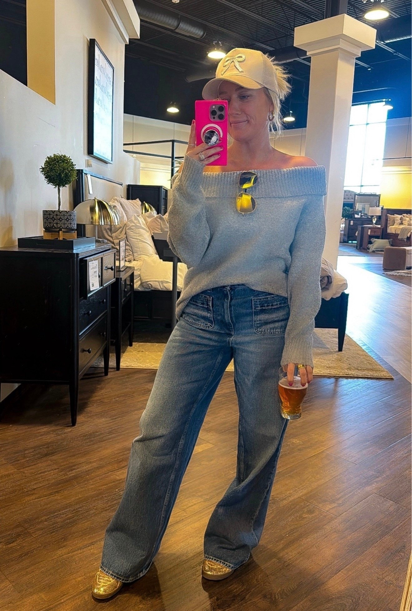 Furniture shopping and a bar = sign me up! Wearing the comfiest Walmart jeans 
Jeans : size 6
Amazon sweater : medium 