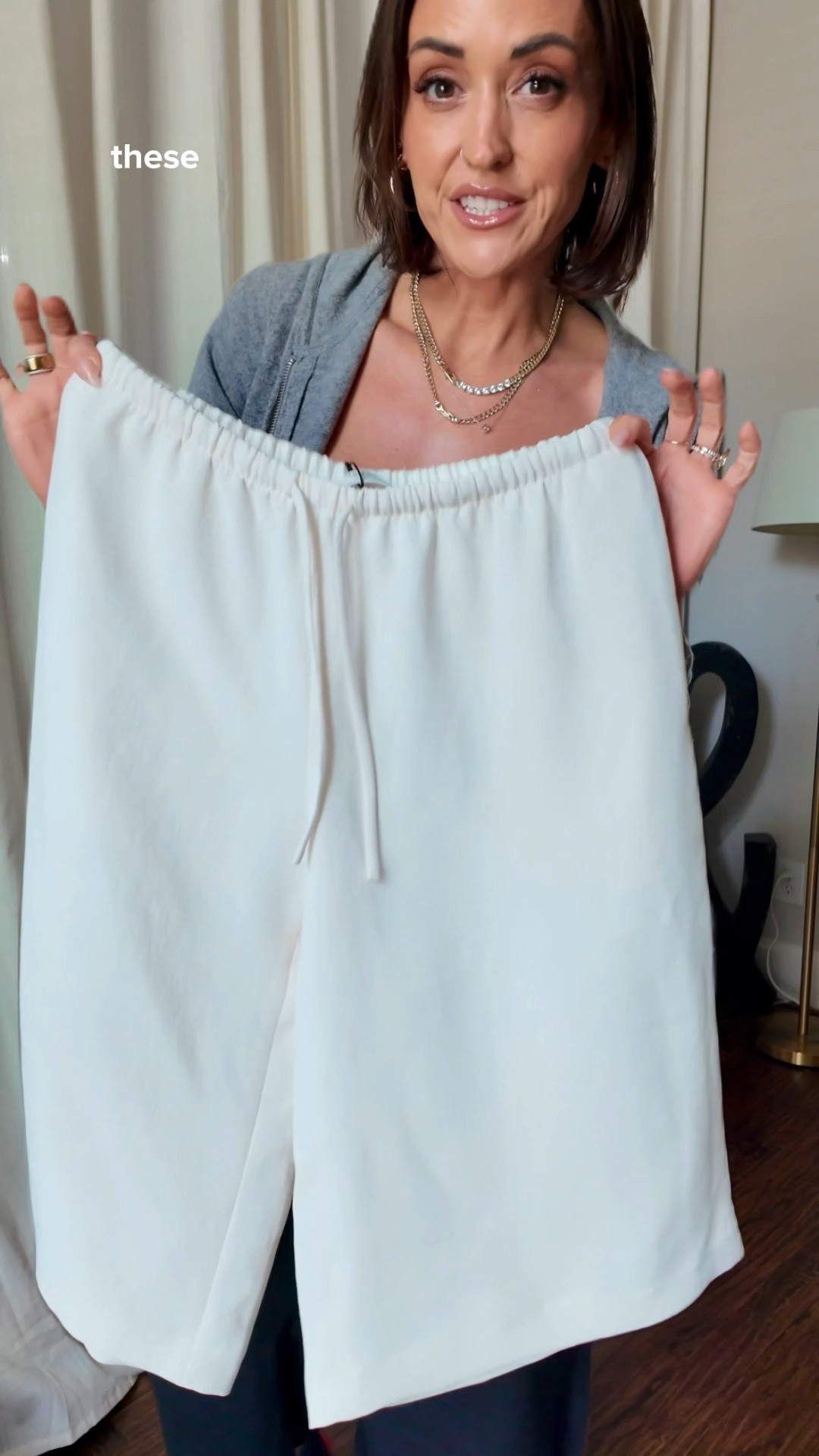 Aritzia yearly sale!

Xs trench
4 barrel
S shorts
4 vest
6 shorts
S pants
Xs tee

#LTKPetite #LTKOver40
#LTKSaleAlert