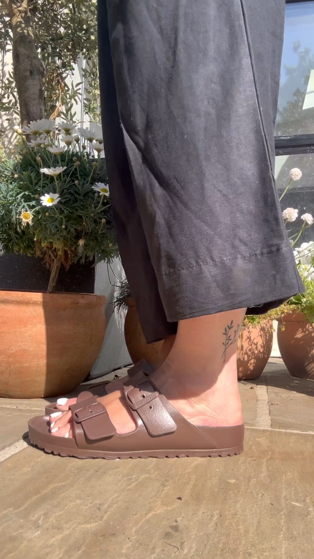 Summer Sandals 🩴
My collection of summer sandals. 
All true to size
Some are last year but similar linked. 

Summer sandals
Leather sandals
Birkenstock 
Summer shoes
Pop of Red
H&M
Air&Grace


#LTKsummer #LTKshoes #LTKstyletip