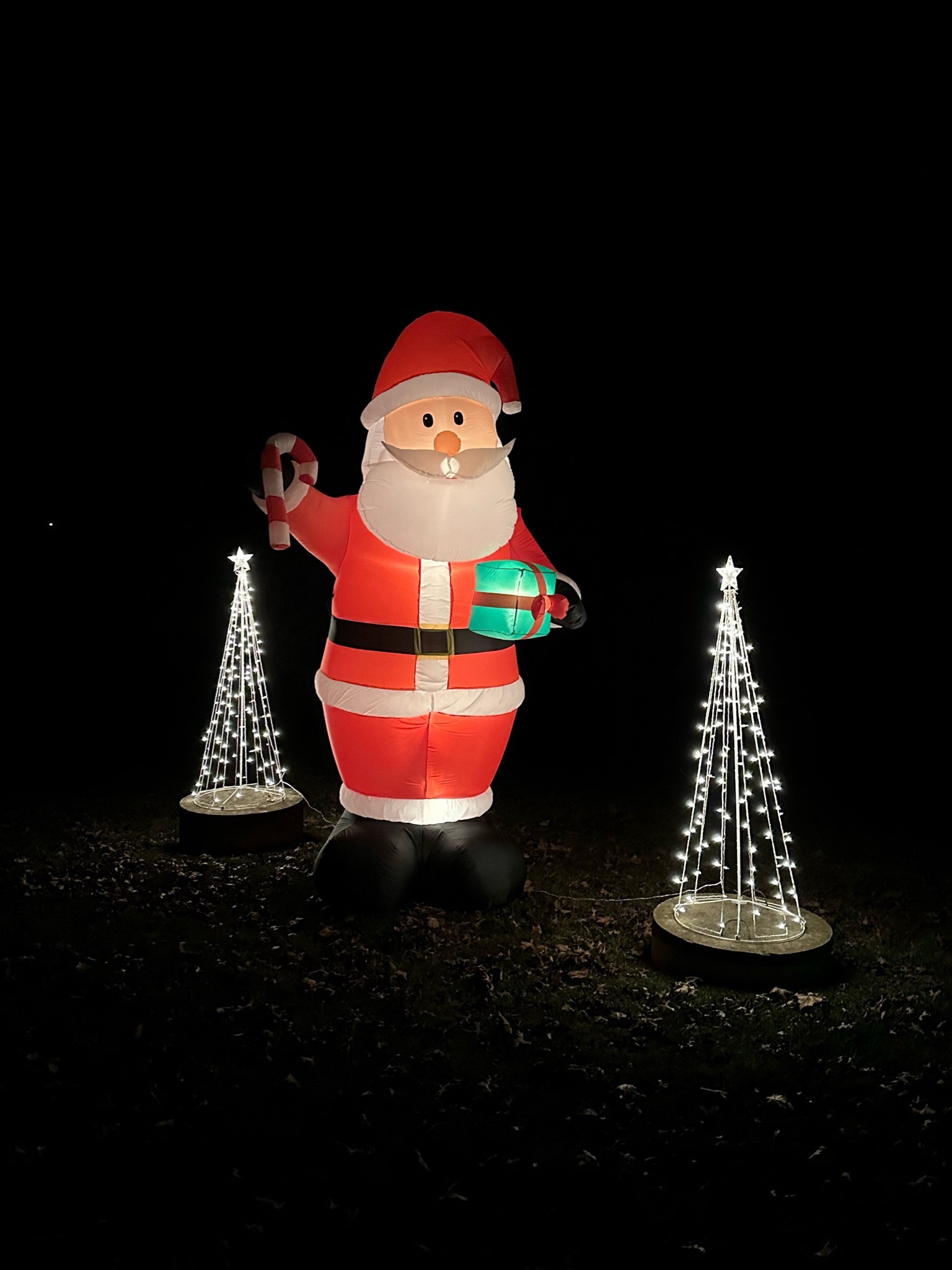 12 ft Santa making spirits bright 🎅🏼

#LTKSeasonal #LTKHoliday