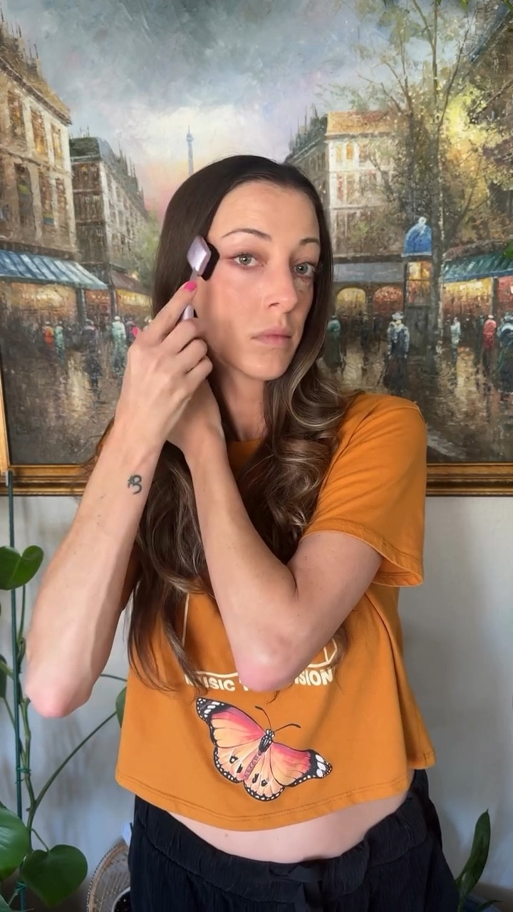 baby you’re like lightning in a bottle⚡️ I still can’t believe it’s taken me this long to jump on the Shape Tape band wagon bc this formula is actually ✨insane✨ but in the very BEST way! She’s creamy, she’s dreamy, she’s brightening, and she’s buildable! Shop the Big Stick Energy duo right here besties 🤍

#shapetape #concealer #tarteshapetape #thisis30something #tartecosmetics @tartecosmetics @itsmaureenkelly