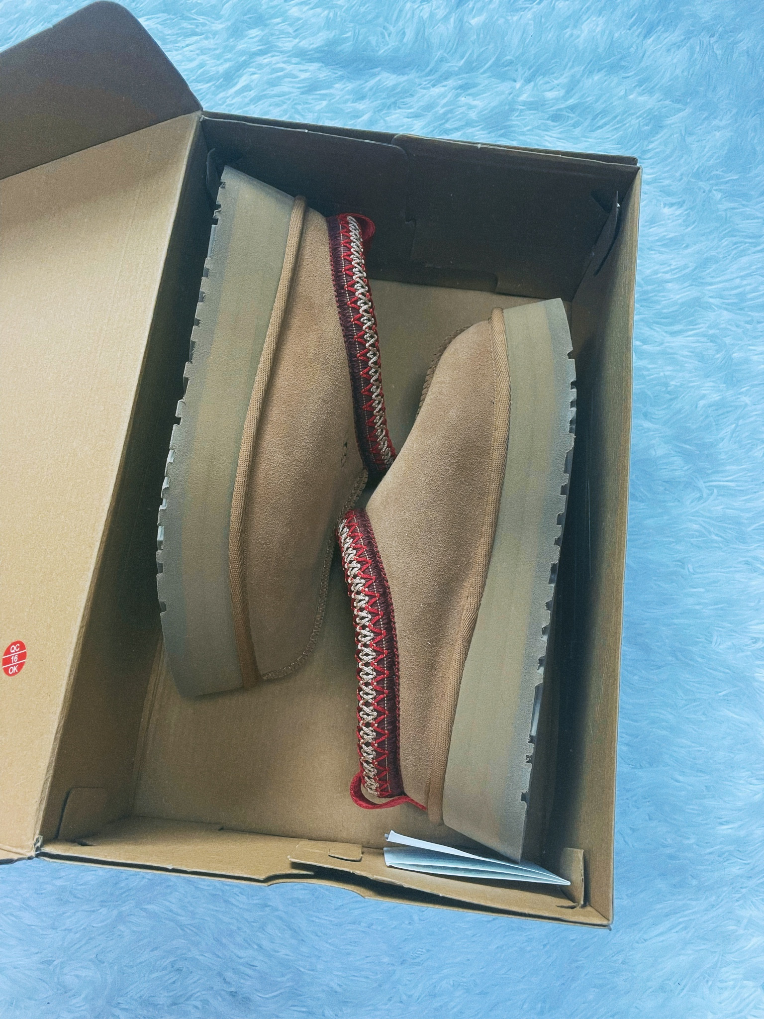 The best fall purchase 😍

#ugg #uggslipper #nordstrom #macys #mule #tazzmule #platform #platformmule #uggplatform #socks #joggers #sweatpants #h&m #falloutfit



#LTKstyletip #LTKshoecrush #LTKSeasonal