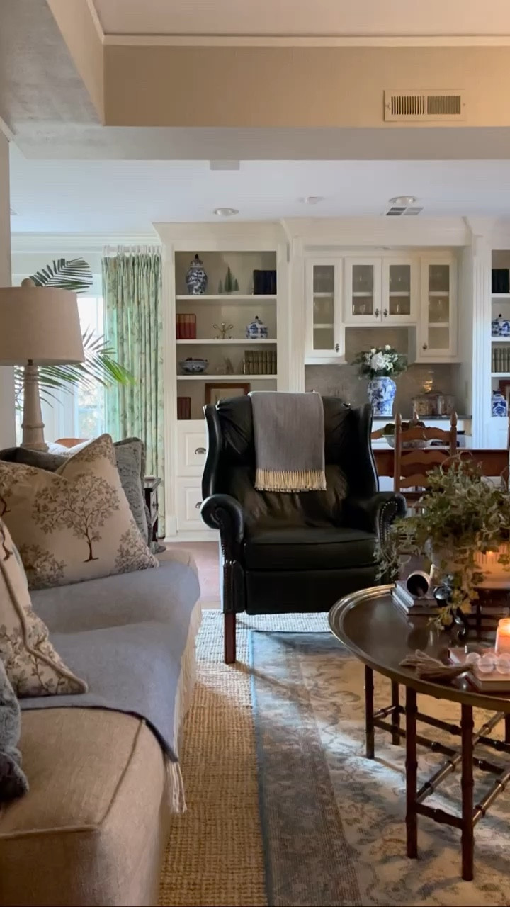 Quiet Mornings in the Family Room 🕯️

#LTKstyletip #LTKhome #LTKVideo