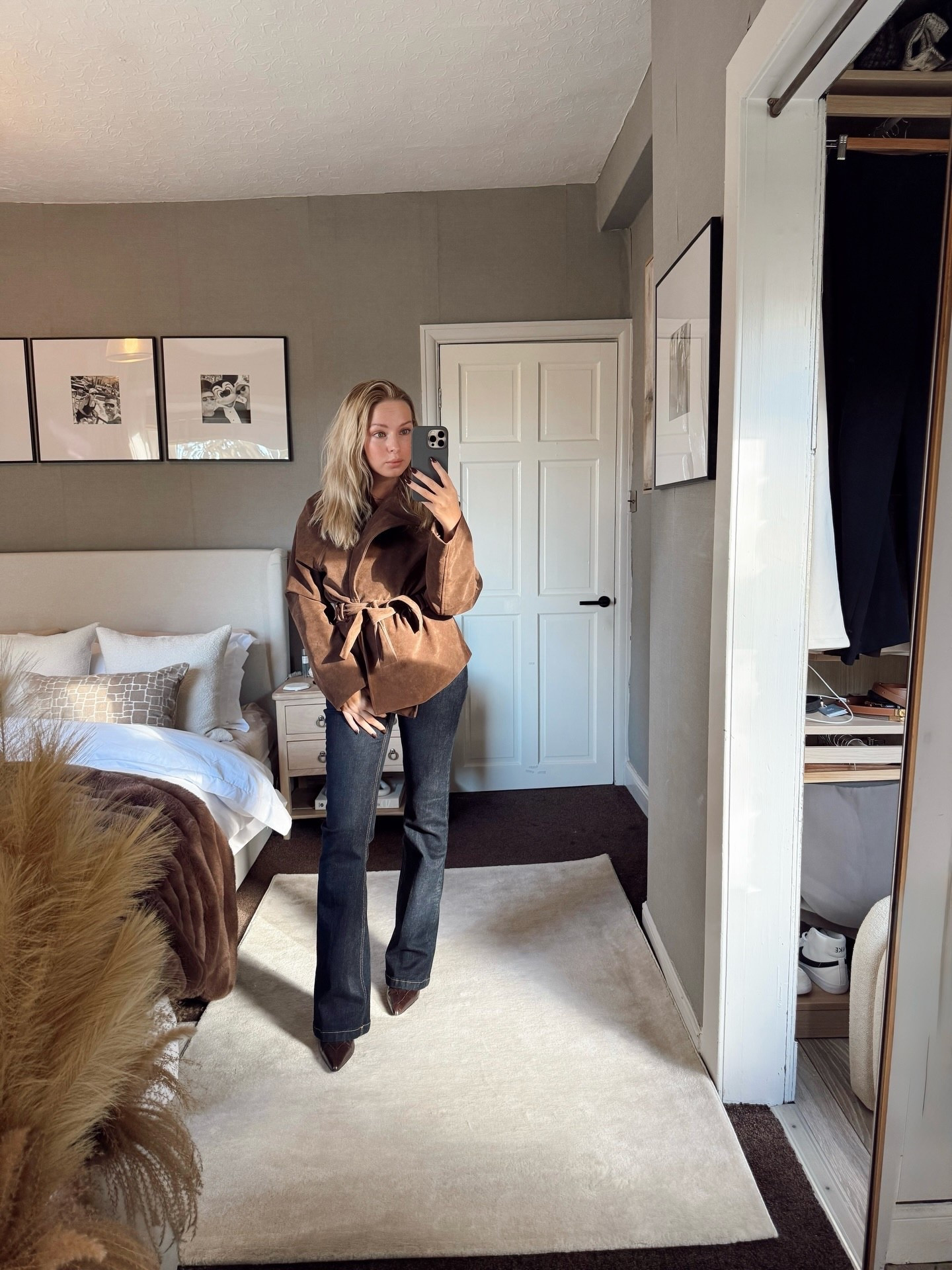 Dressed like I have my life together, but I still stared into the fridge for like 10 minutes.

@prettylittlething @hm @mango #fyp #ootd #bootcutjeans #suedejacket #outfitinspiration