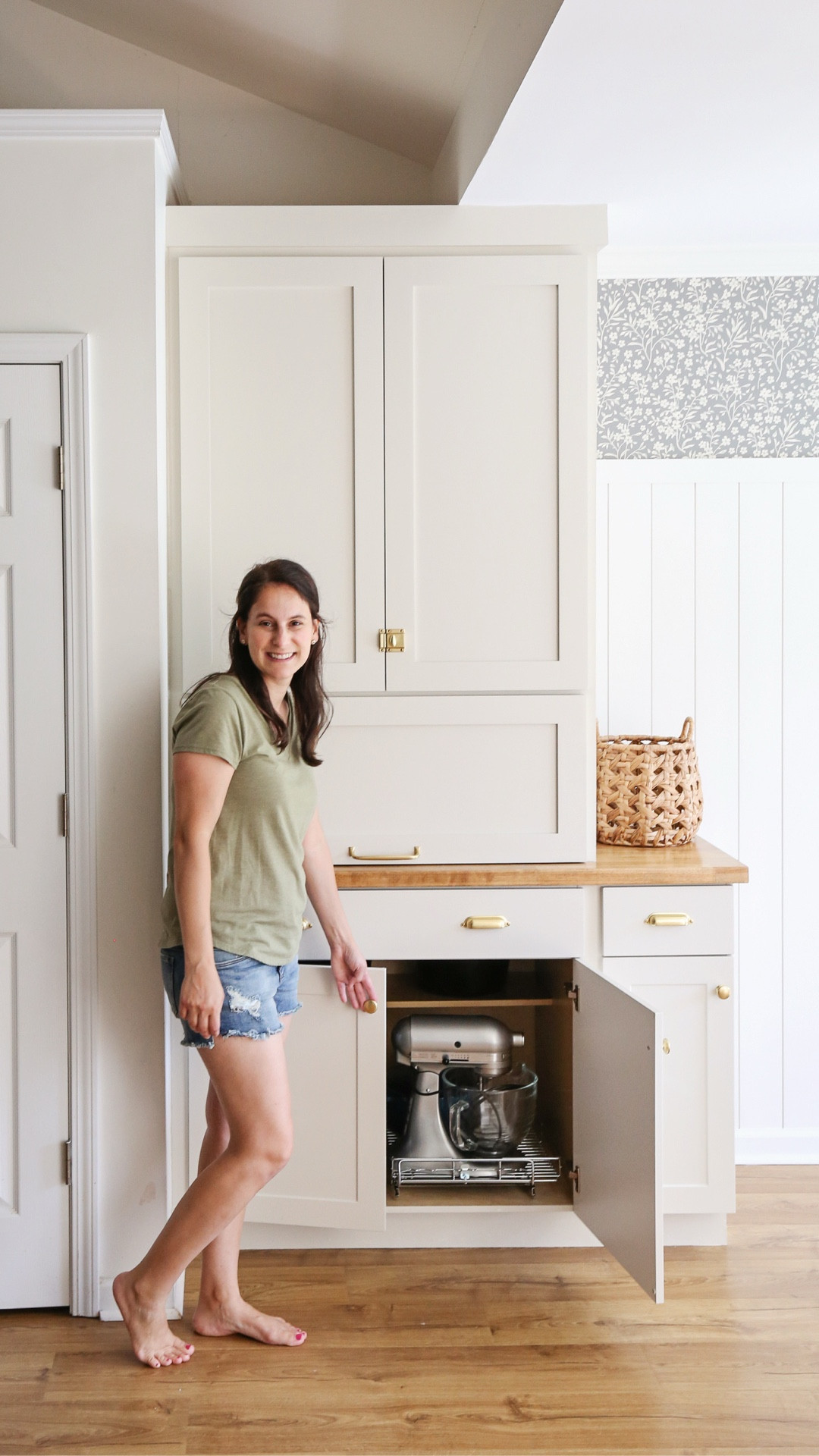 Pull out kitchen organizers / adjustable pull out cabinet shelves / pull out trash can cabinett

#LTKStyleTip #LTKSaleAlert #LTKHome