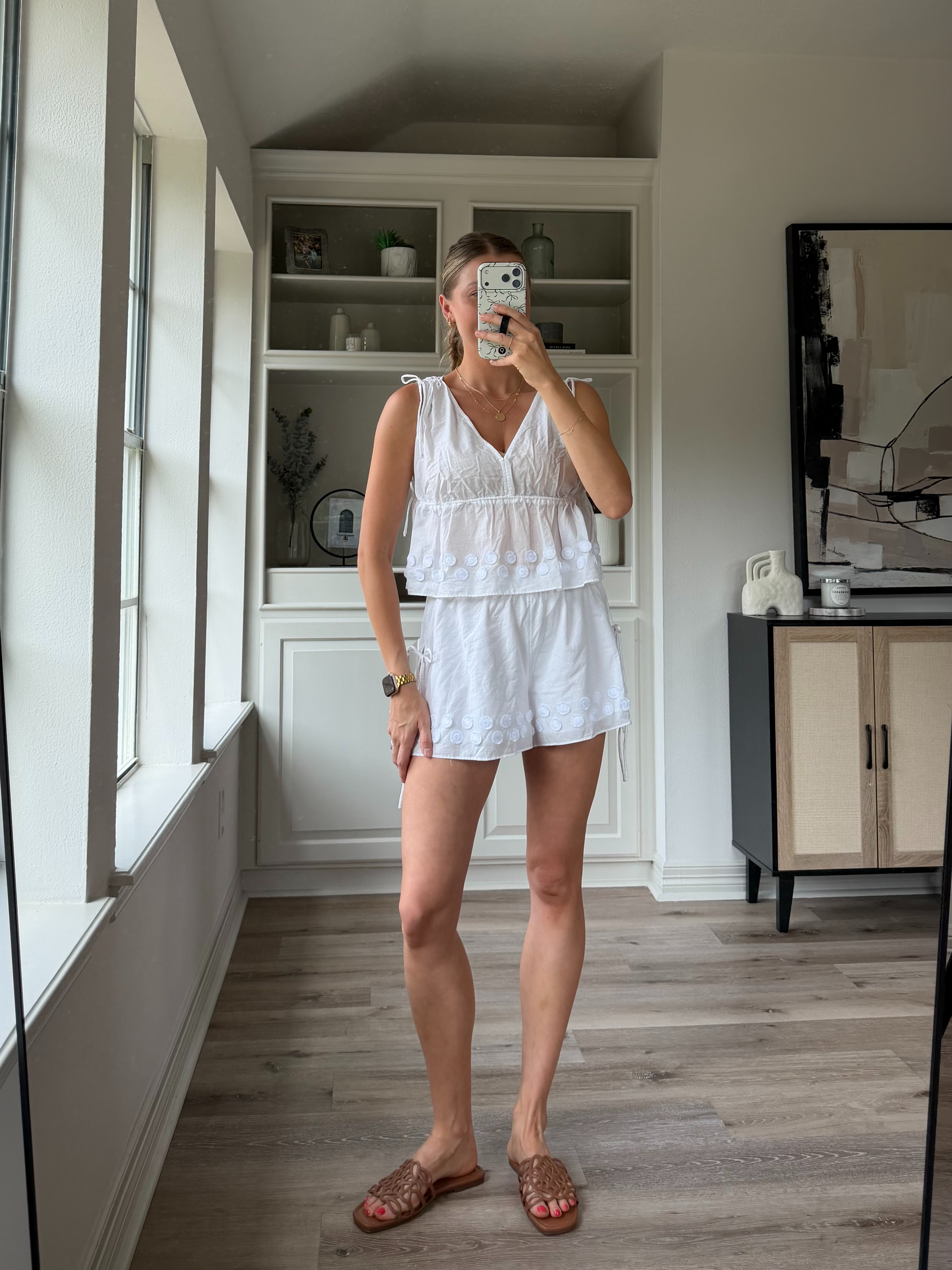 white beachy matching set for summer! xs shorts, s tie top  

 