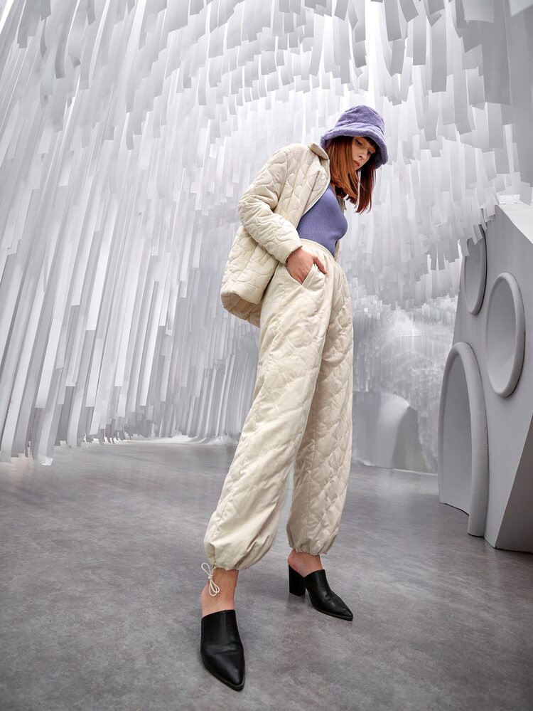 SHEIN Solid Drawstring Quilted Pants | SHEIN