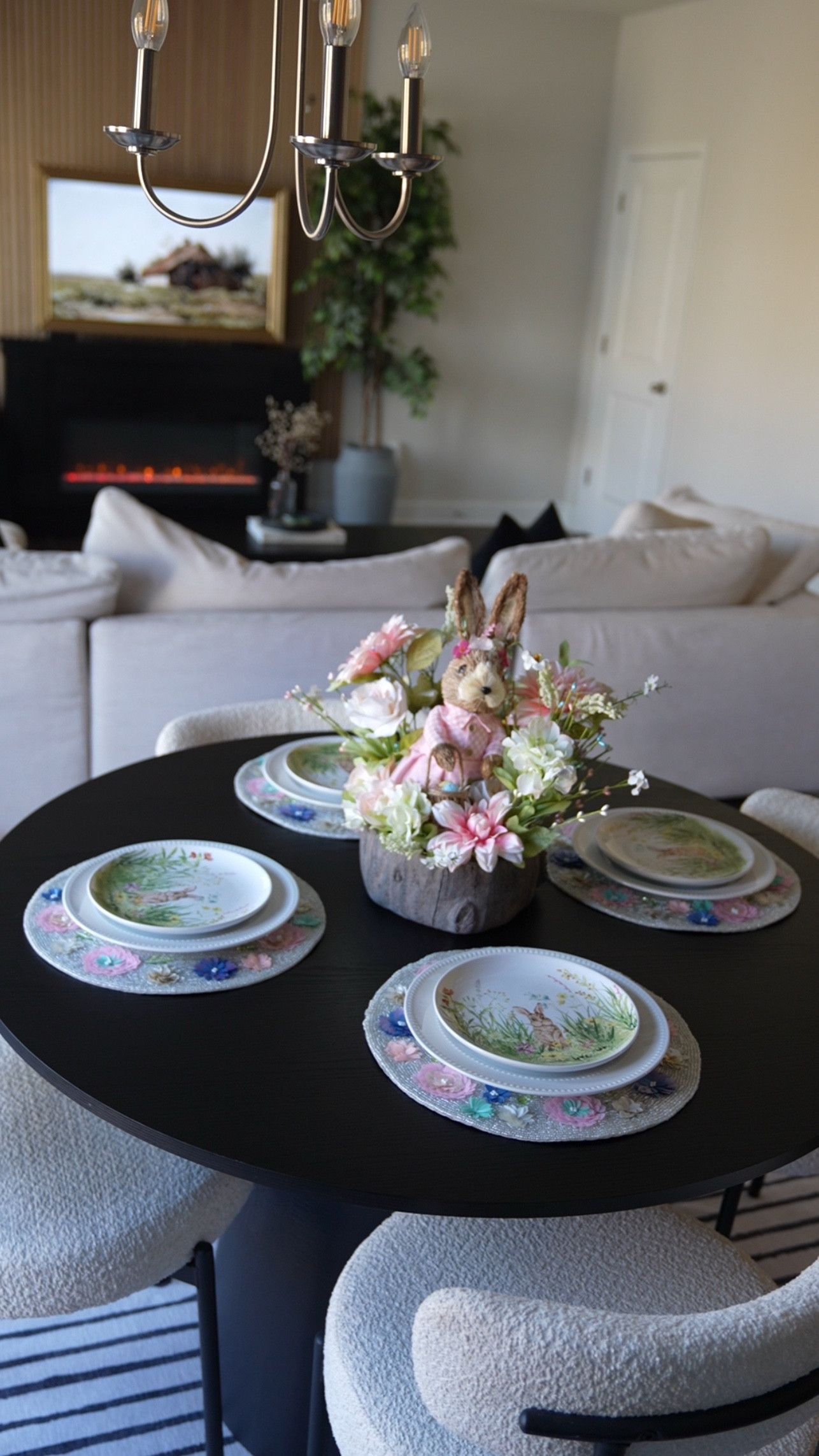 Spring / Easter Tablescape🌸🐰

#LTKSeasonal #LTKHome