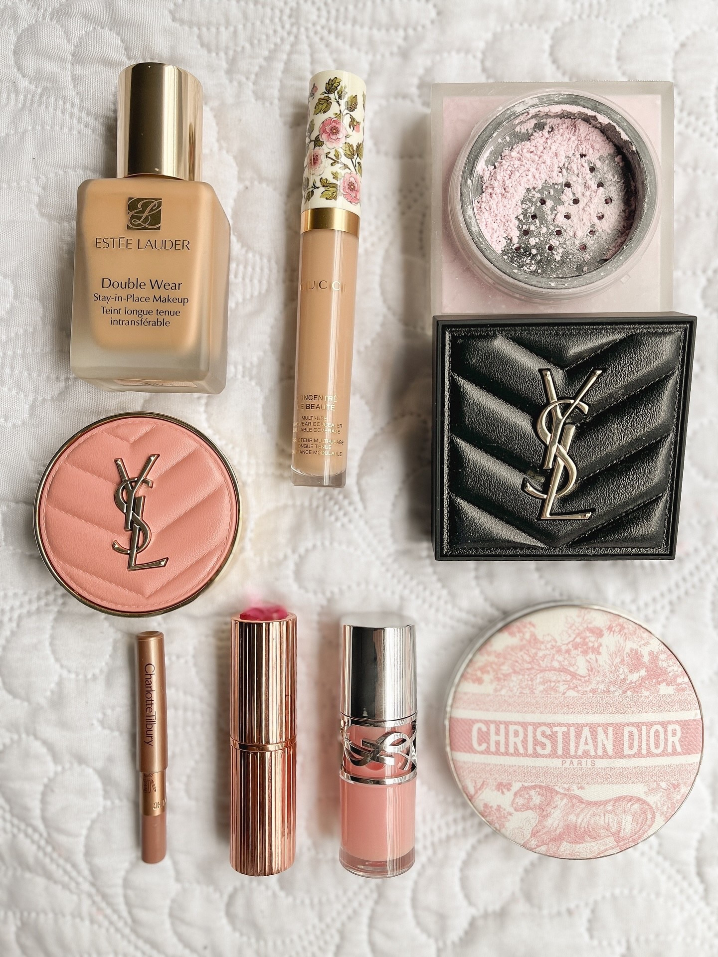 rosy staples i always reach for… 🌸

effortless, flattering, and always on repeat.
save for later 🤍

#rosyglow #softbeauty #beautydiaries #luxurybeauty #everydayglow #quietluxury #gentleroutine #beautyinspo