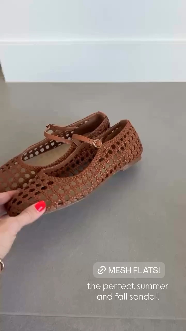 the perfect summer and fall sandal!